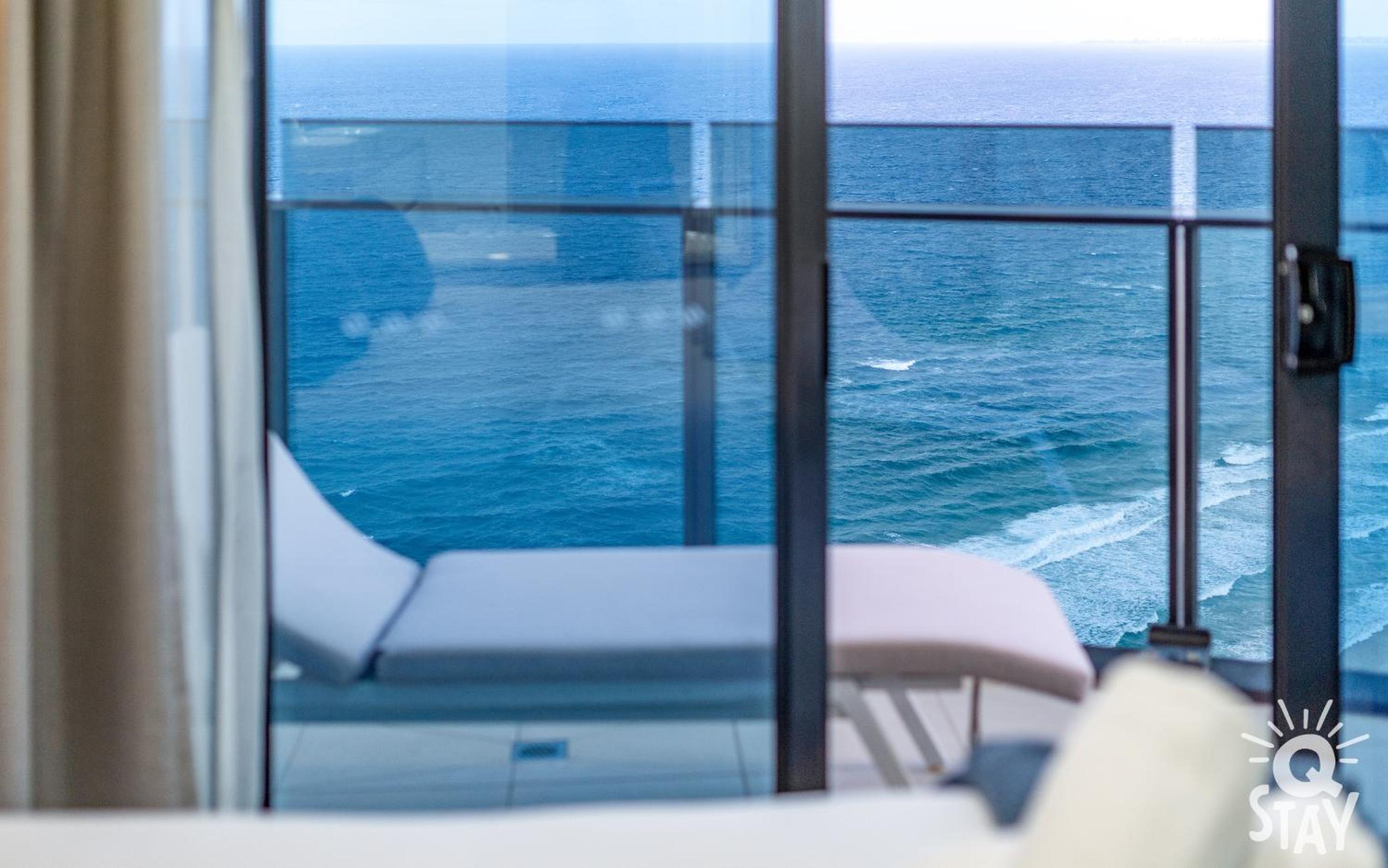 Soul Surfers Paradise MID WEEK MADNESS DEAL - Q Stay