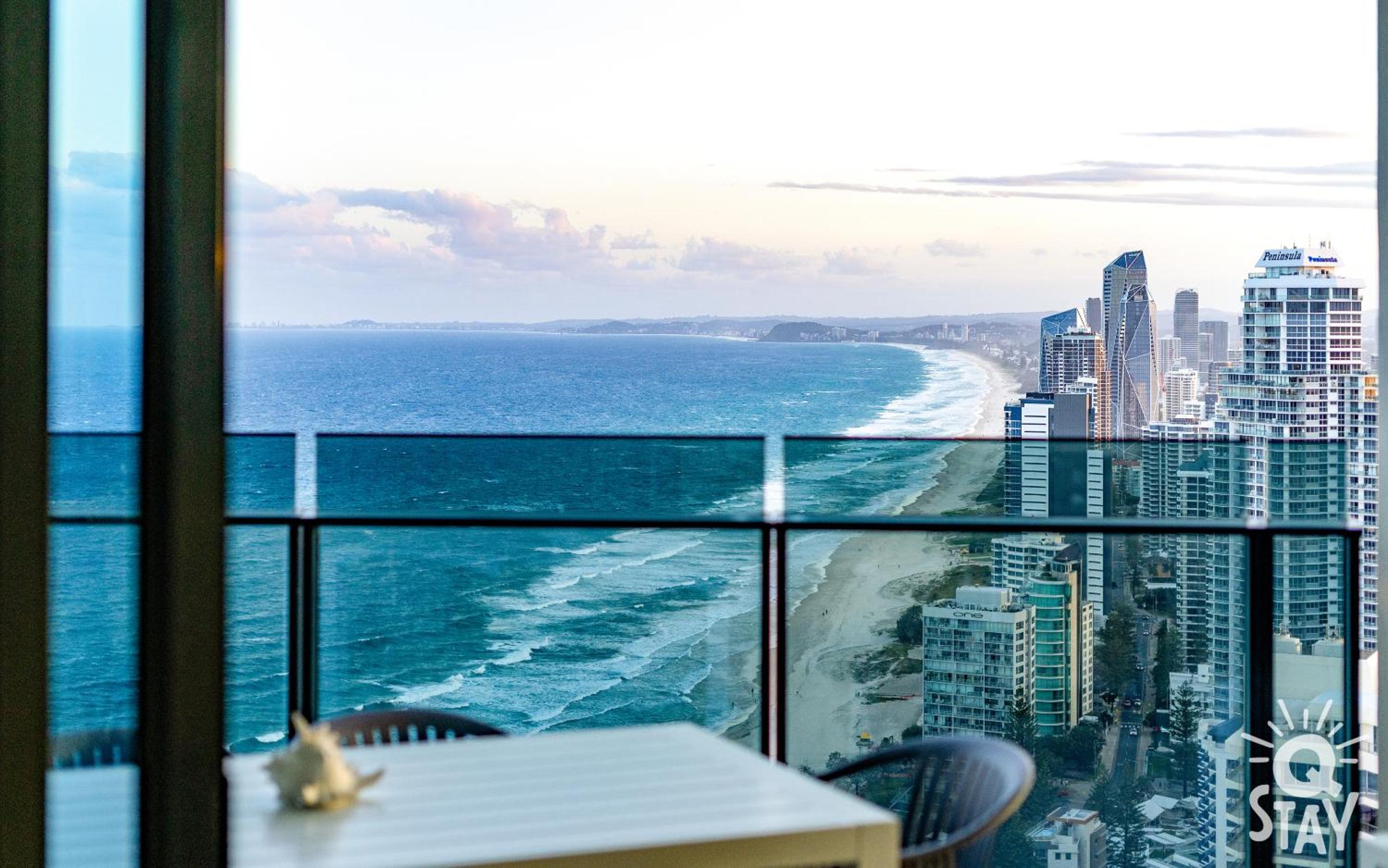 Soul Surfers Paradise MID WEEK MADNESS DEAL - Q Stay