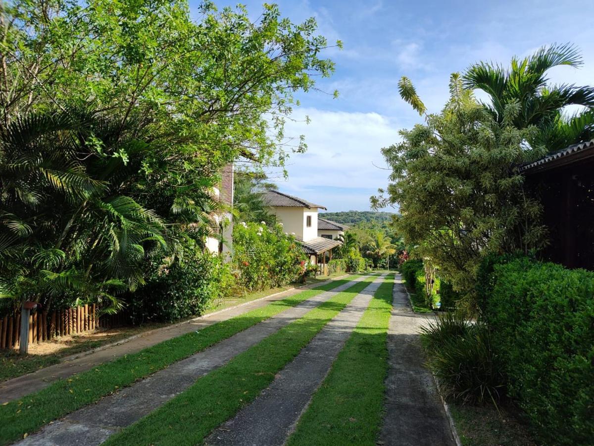 Linda casa 4/4 com piscina na Praia do Forte.