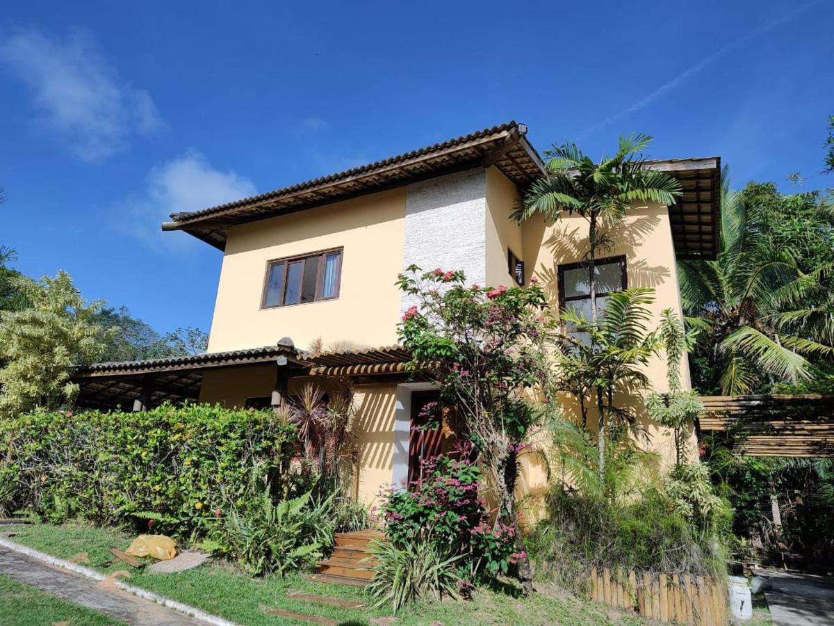 Linda casa 4/4 com piscina na Praia do Forte.