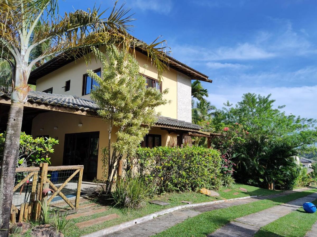 Linda casa 4/4 com piscina na Praia do Forte.