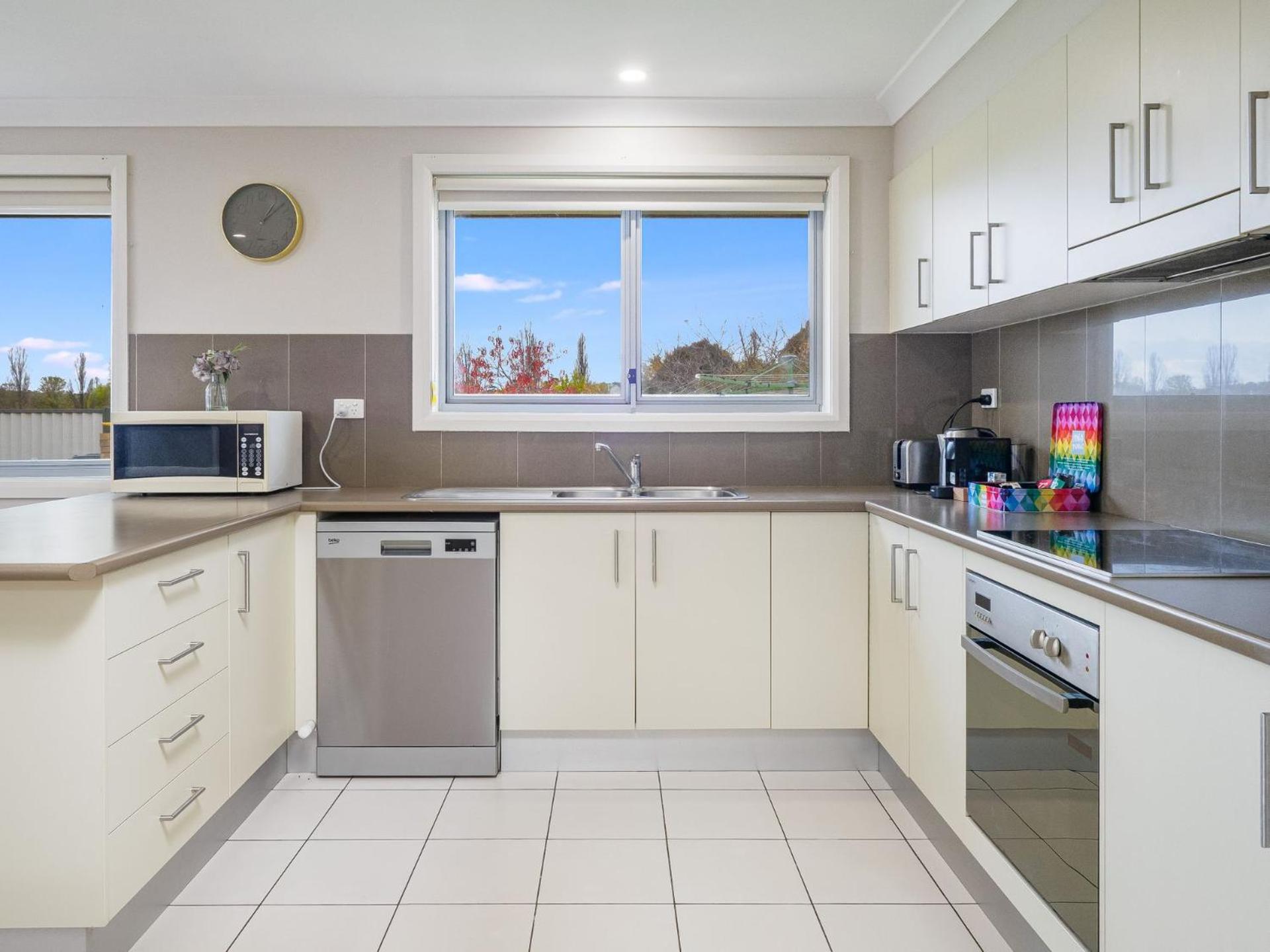 3A Kunama - 4BR House l Central Location l Aircon l WiFi