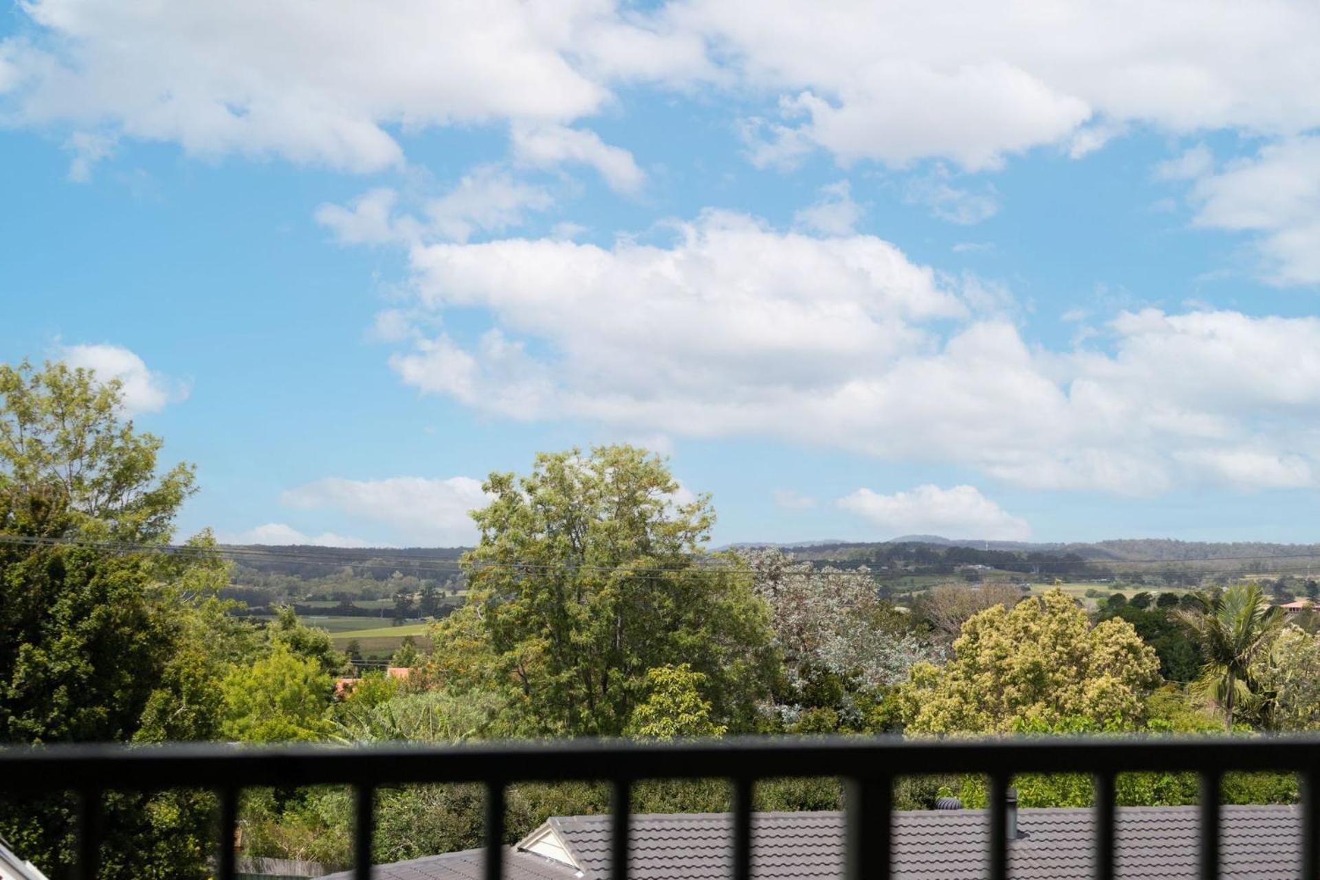 Mountain Views Milton - renovated home near village