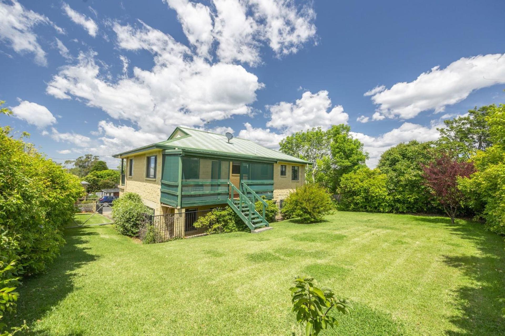 Mountain Views Milton - renovated home near village