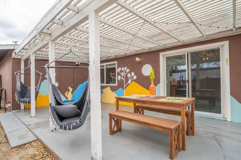 Hotel Palm Vista Retreat *Hot Tub/Cowboy Pool/Hammocks* - Image 1