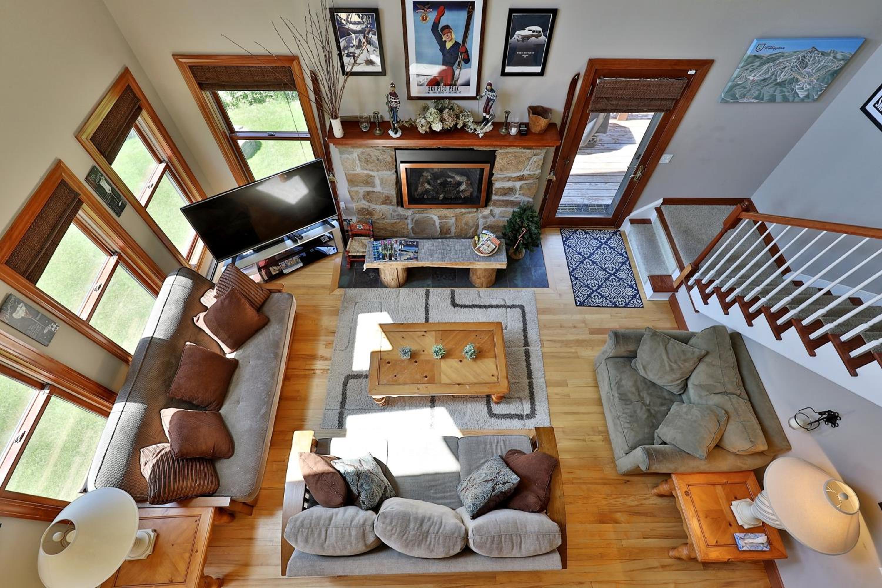 Cortina Mountain Chalet - Outdoor Hot Tub - Close to Pico and Killington Mountains home