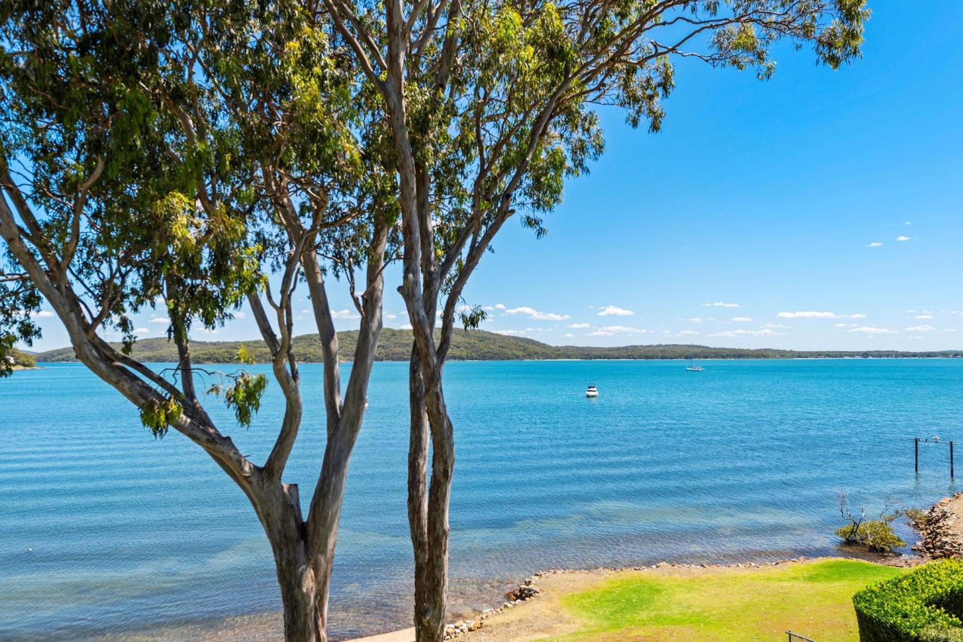 Waterfront Apartment - Soldiers Point