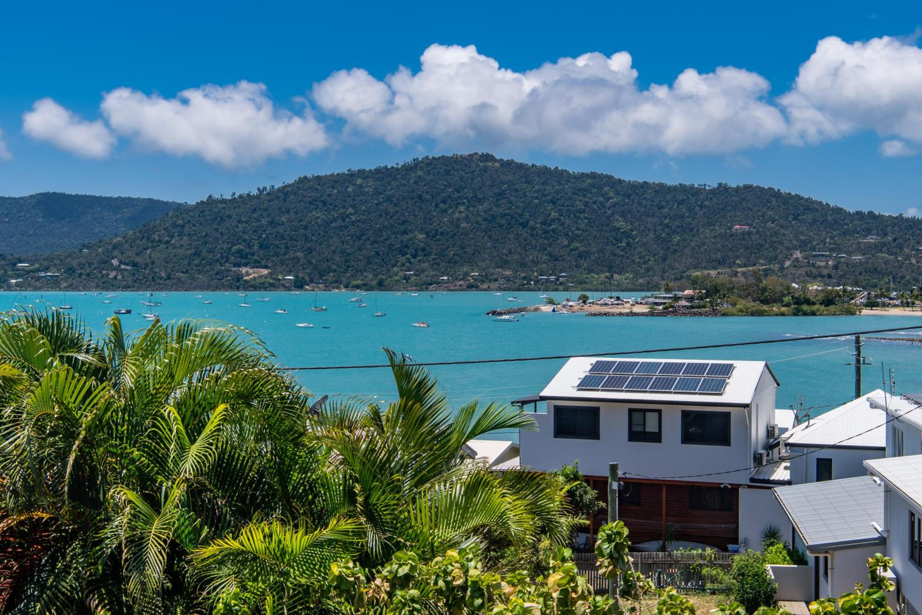 Airlie Beach Vacations - Airlie Getaway - Airlie Beach - Property Image 2