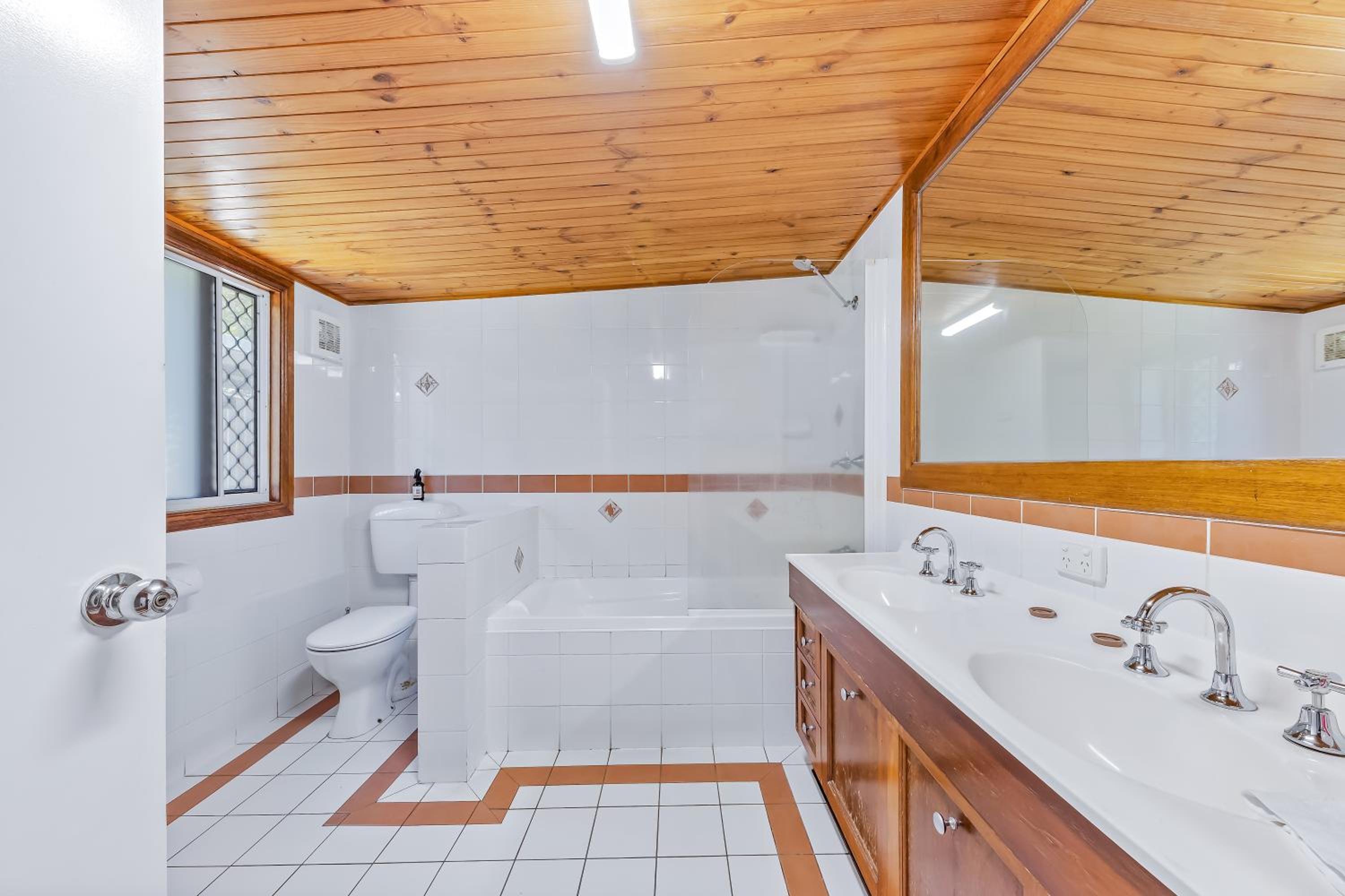 Airlie Beach Vacations - Airlie Getaway - Airlie Beach - Property Image 3