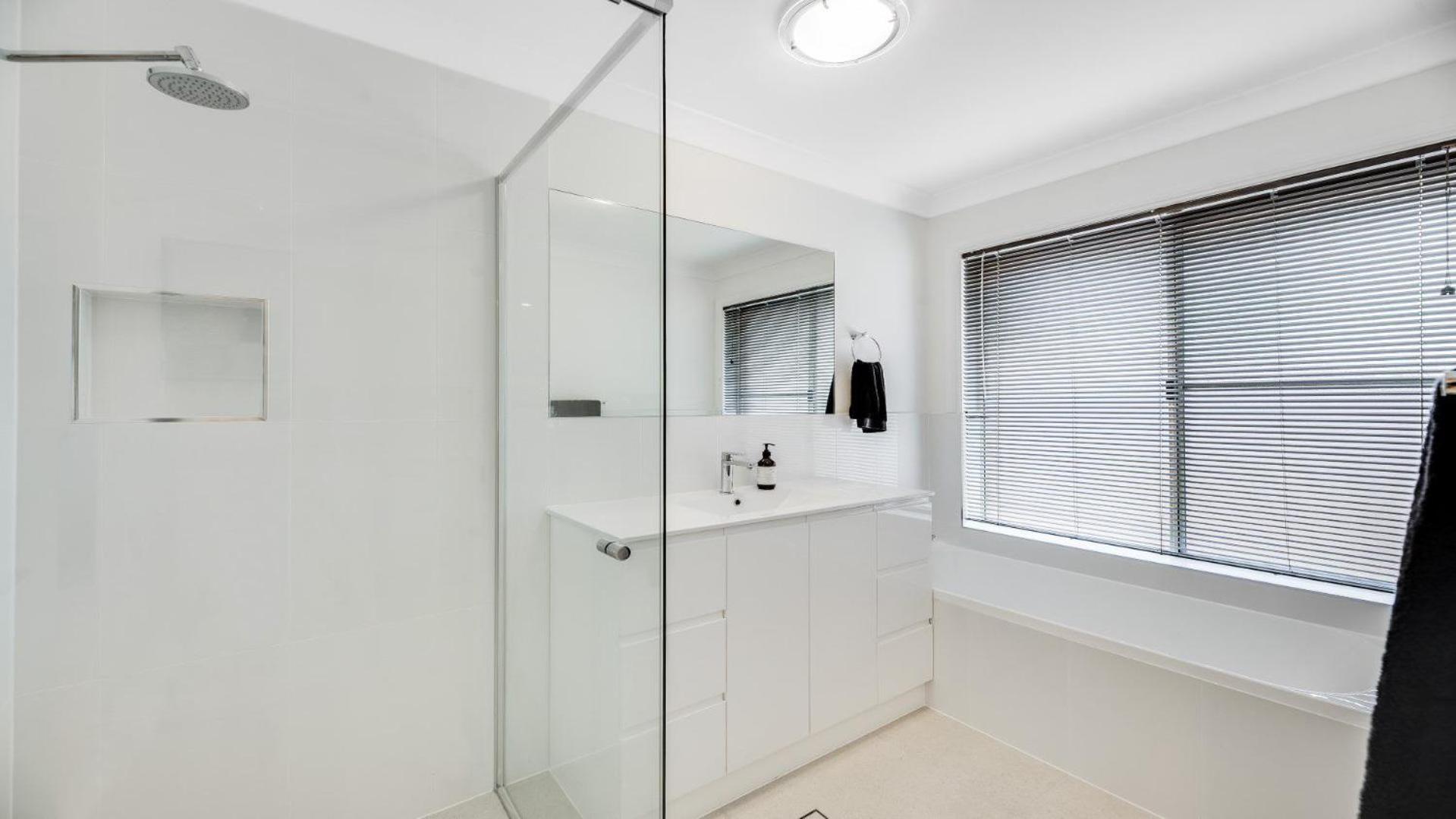 5 Bullando Street Warana QLD