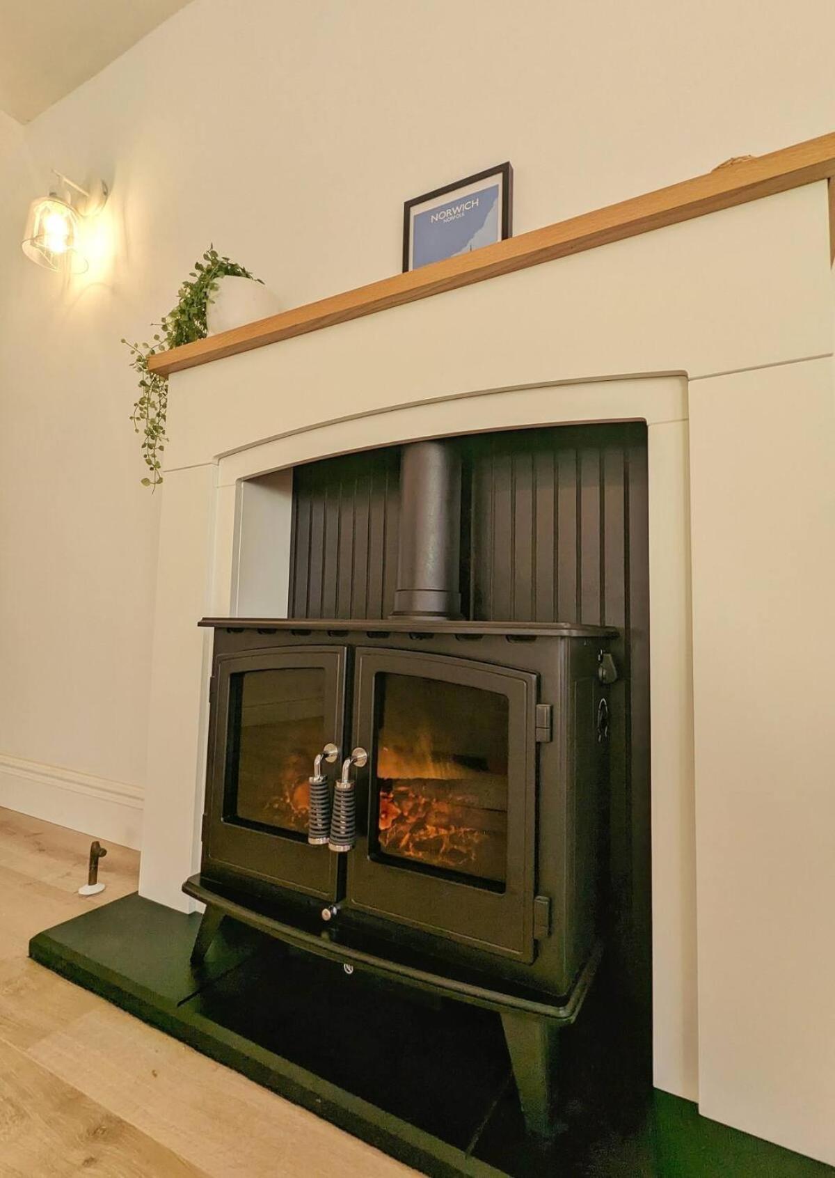 Seaside Cottage, 8min walk to beach. Dog friendly. view 5