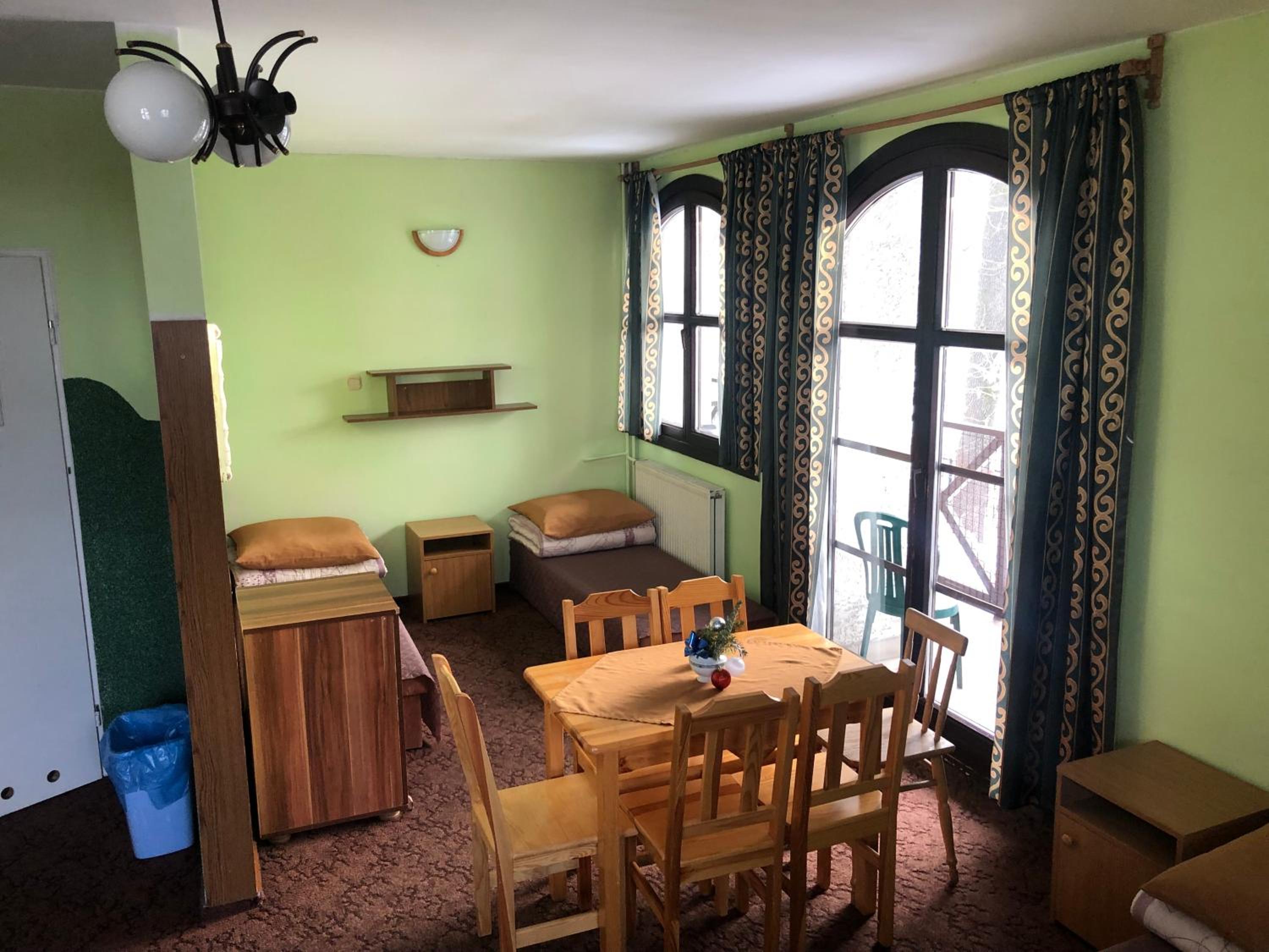 Międzynarodowe Schronisko Młodzieżowe PTSM Szarotka view 4
