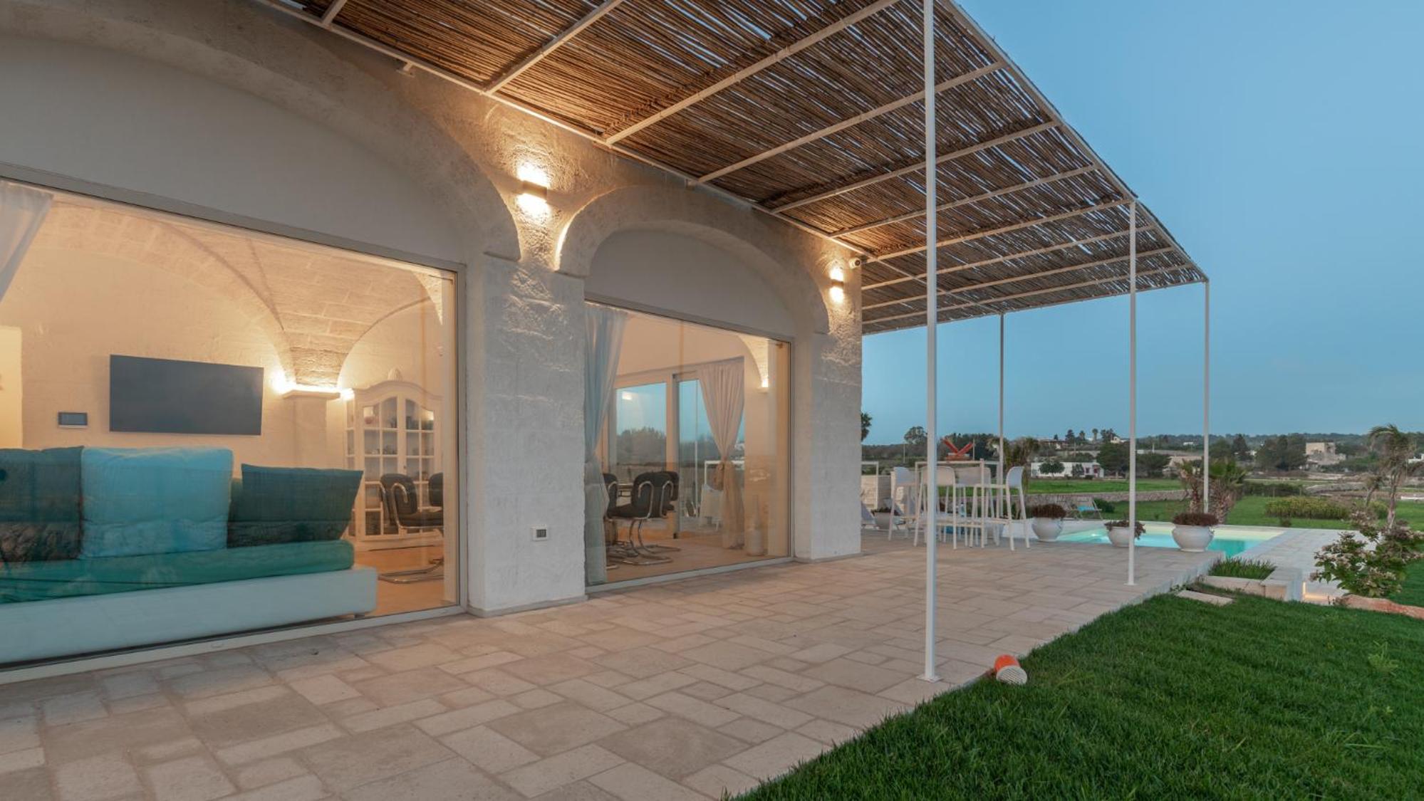 VILLA GIALONIA 8&2, Emma Villas view 2