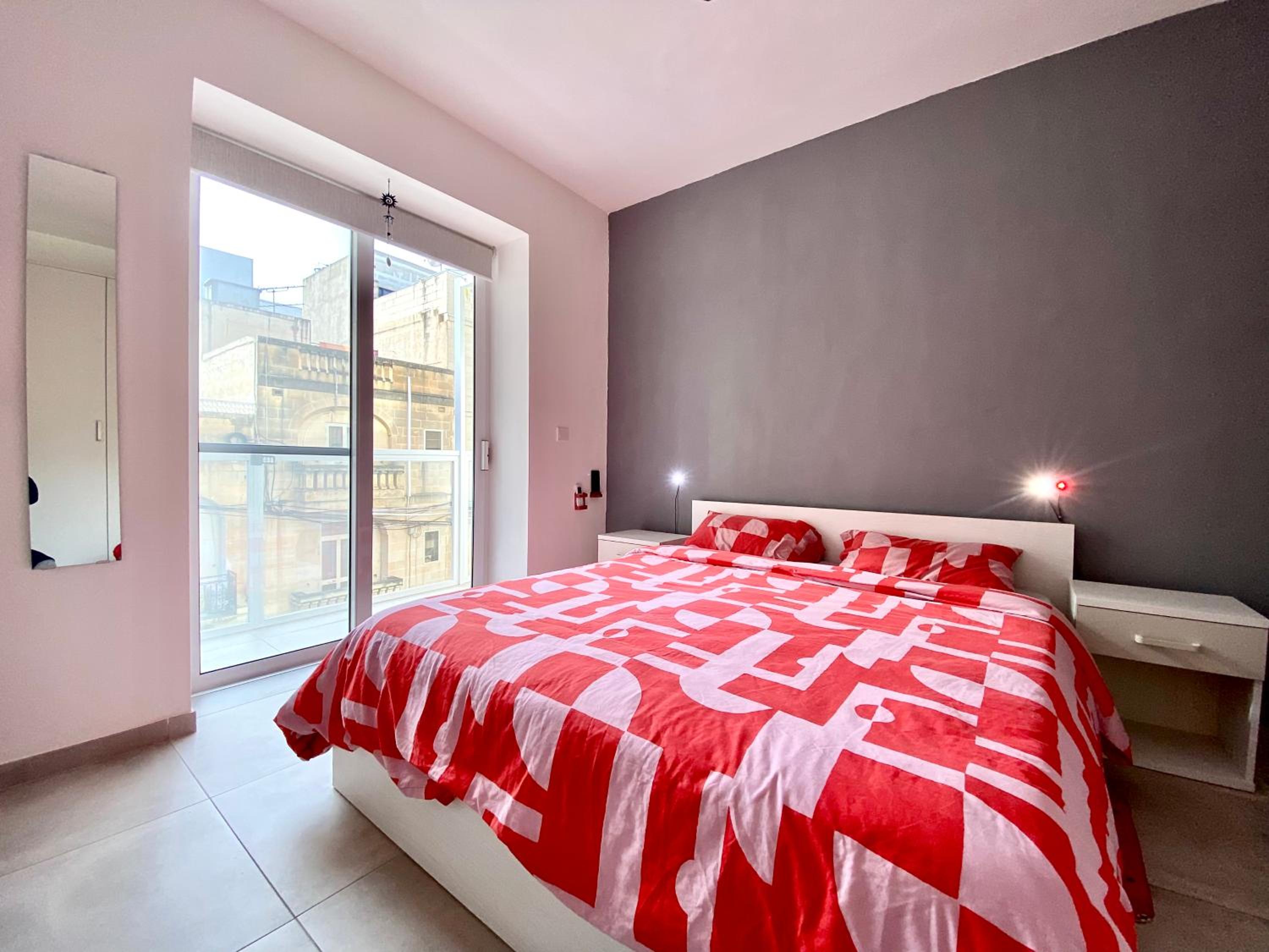 Central Private En-Suite with Balcony in shared residence