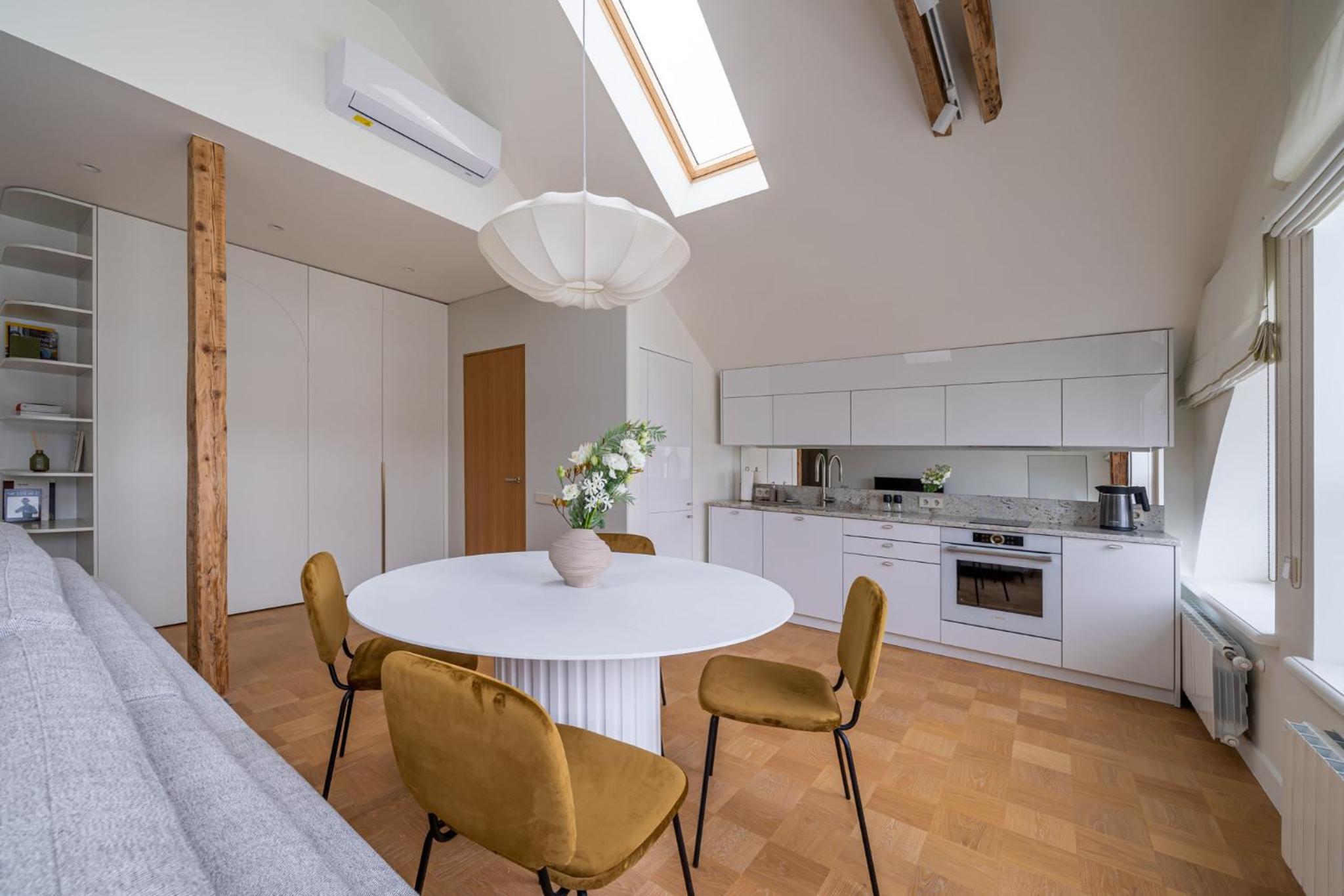 Bright Designer Apartment In City Centre view 3