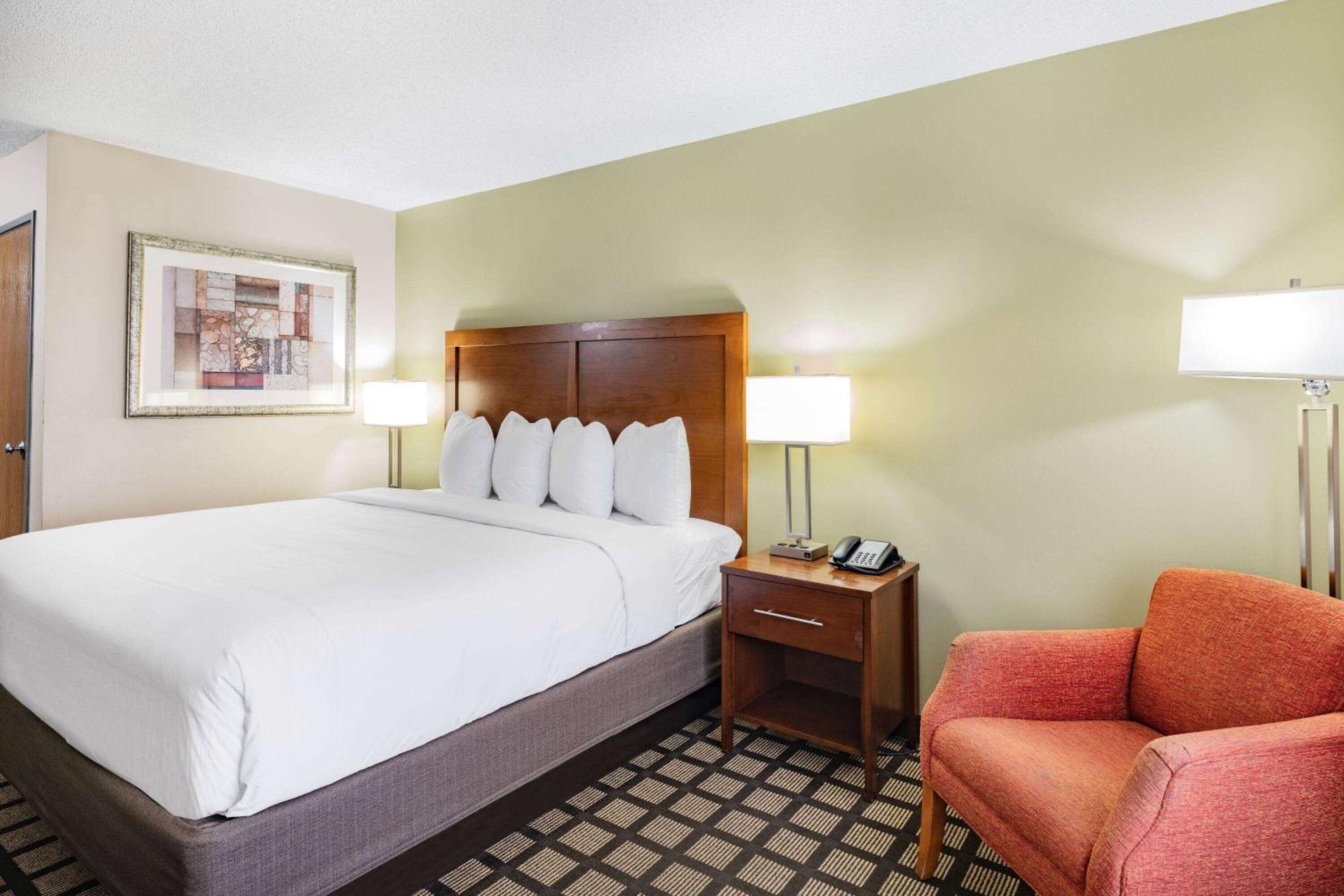Gurnee Vacations - Baymont by Wyndham Gurnee - Property Image 23