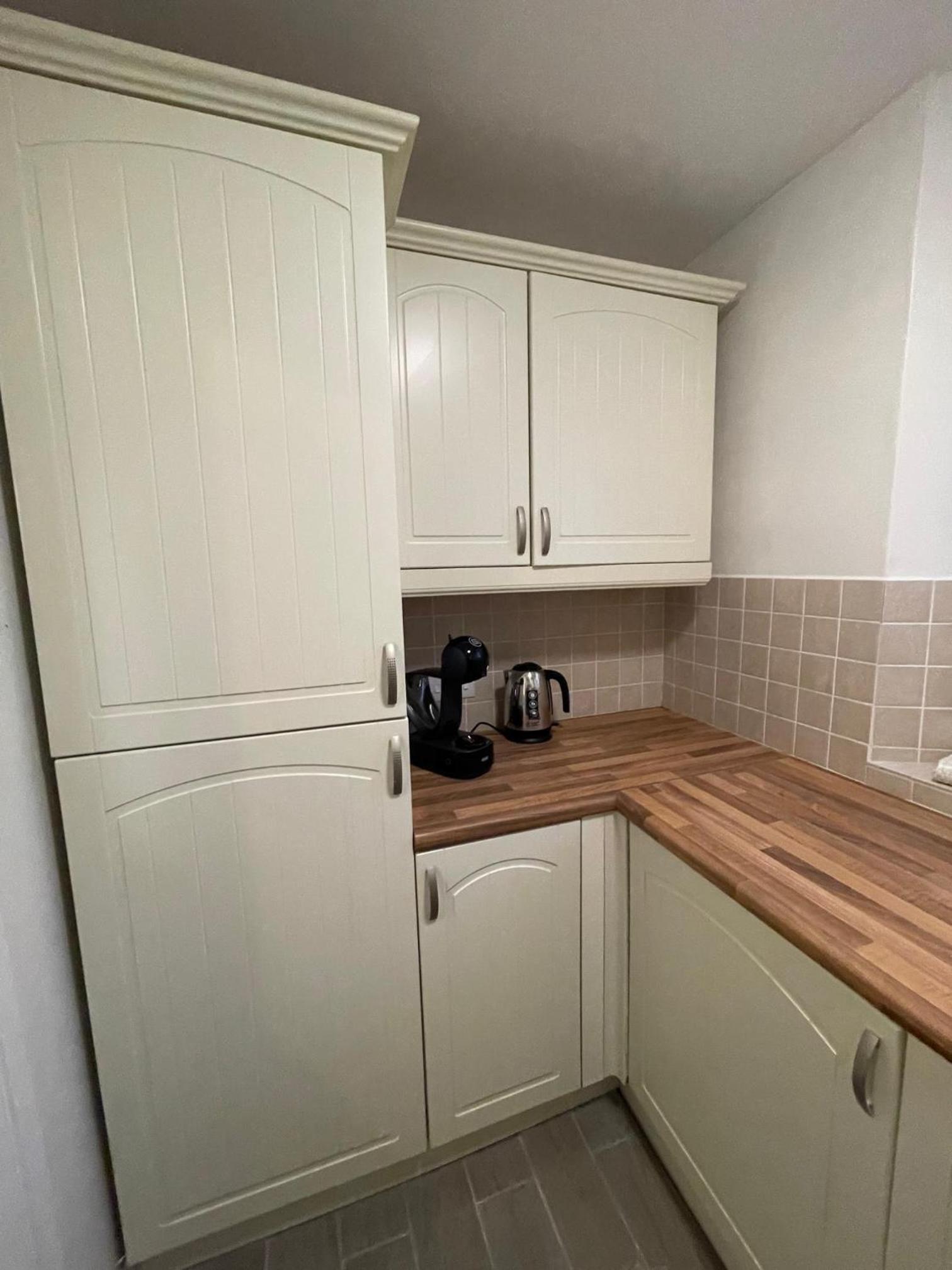 Gated Stunning Period Studio in Vibrant Bristol view 4