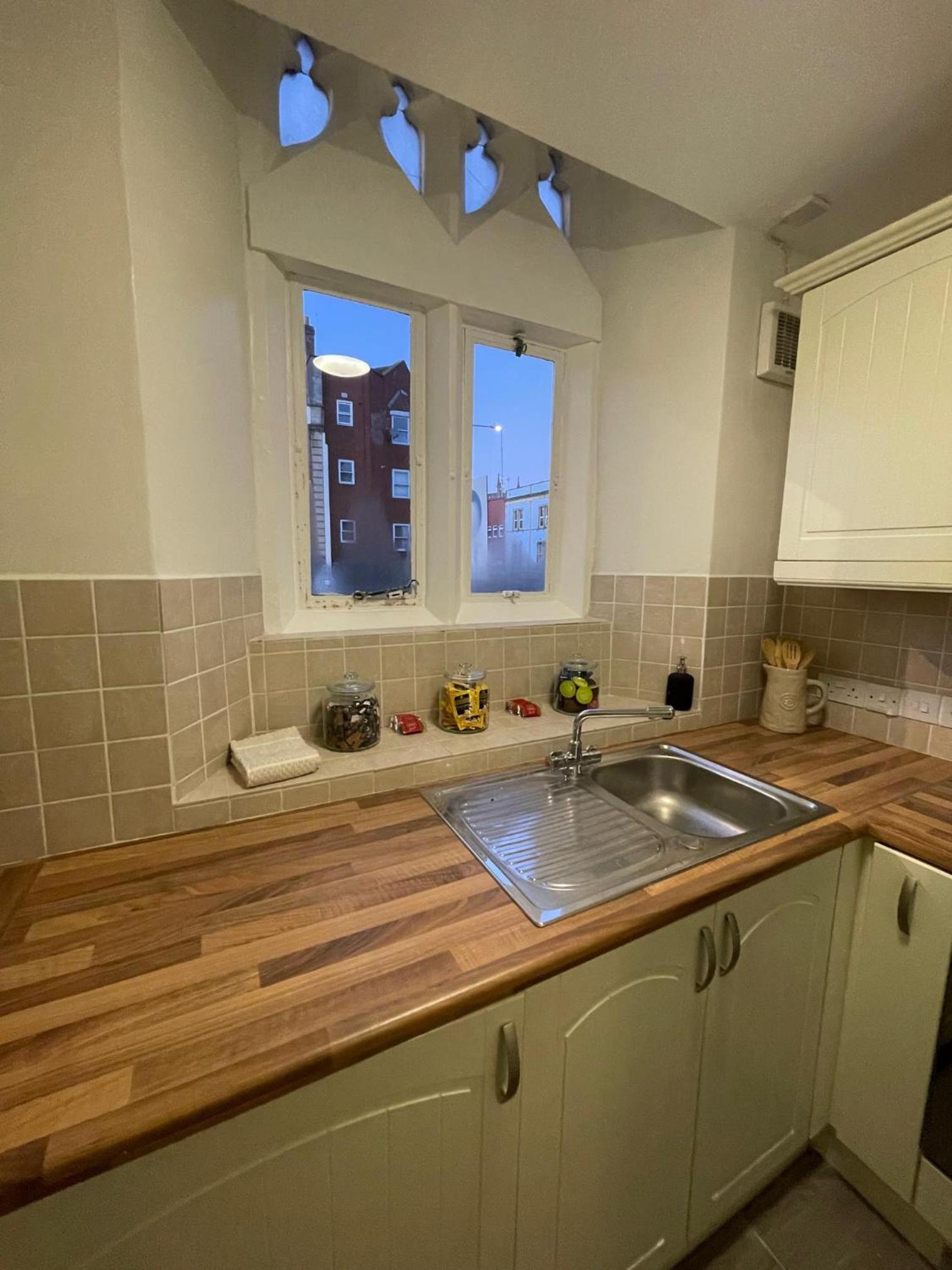 Gated Stunning Period Studio in Vibrant Bristol view 5
