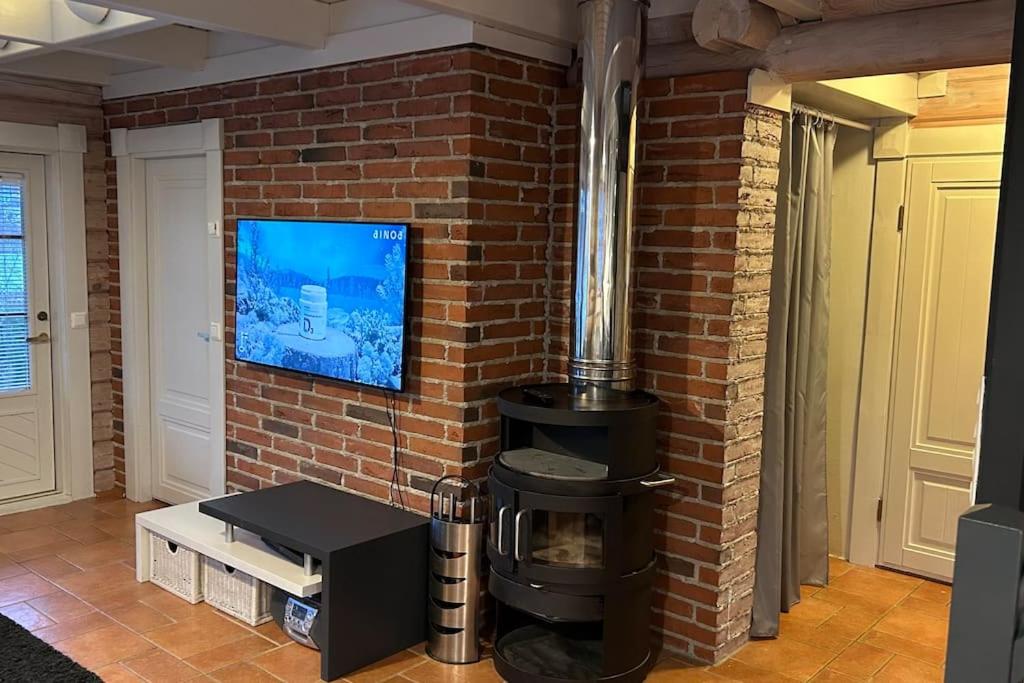 Laakson Helmi 2 ,separate sauna, fireplace, lake view 4