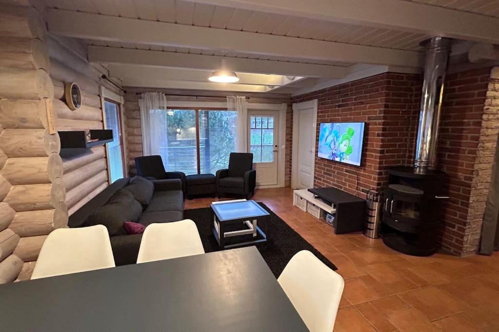 Laakson Helmi 2 ,separate sauna, fireplace, lake view 3