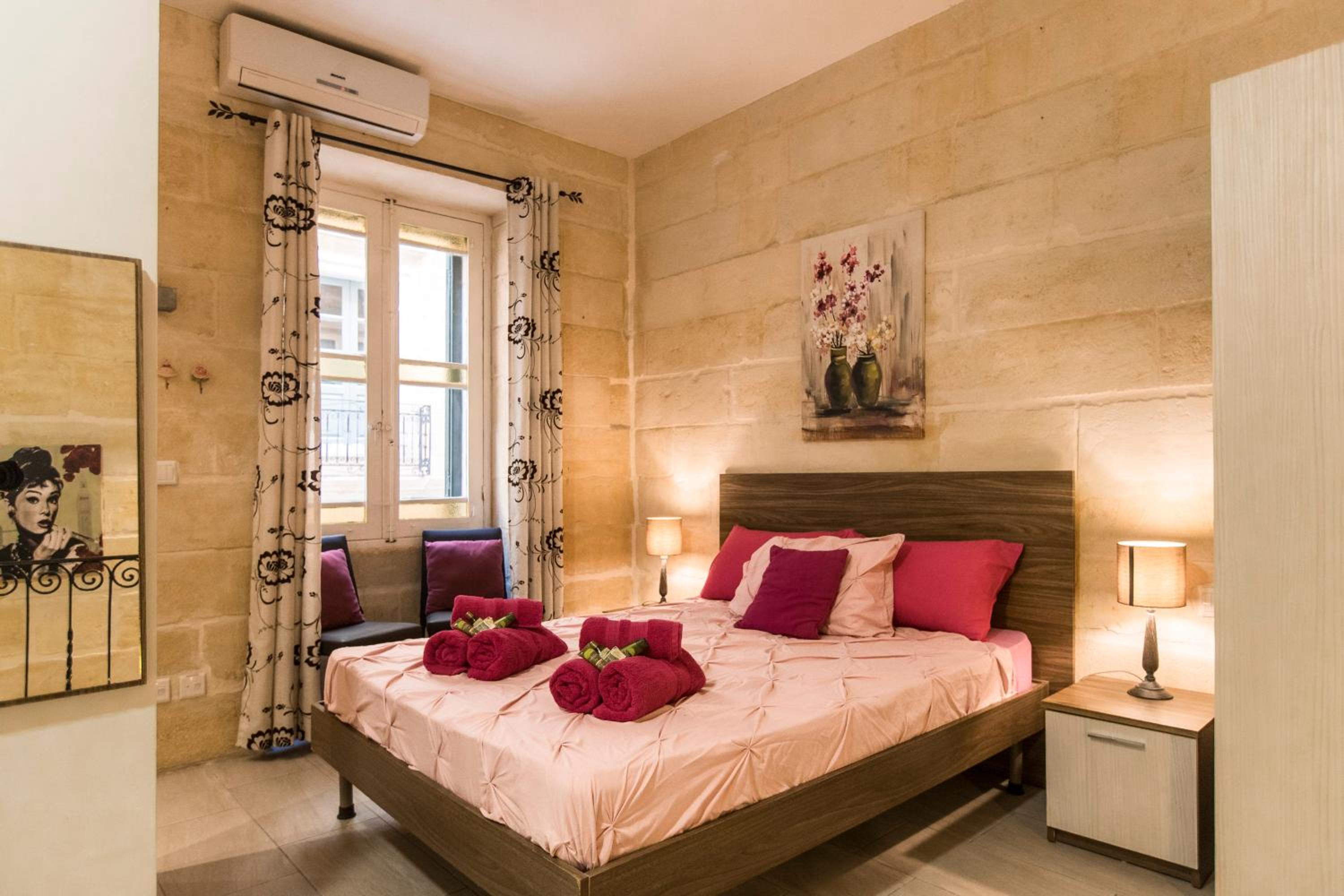 GB Suites - Triplex Apartment view 4