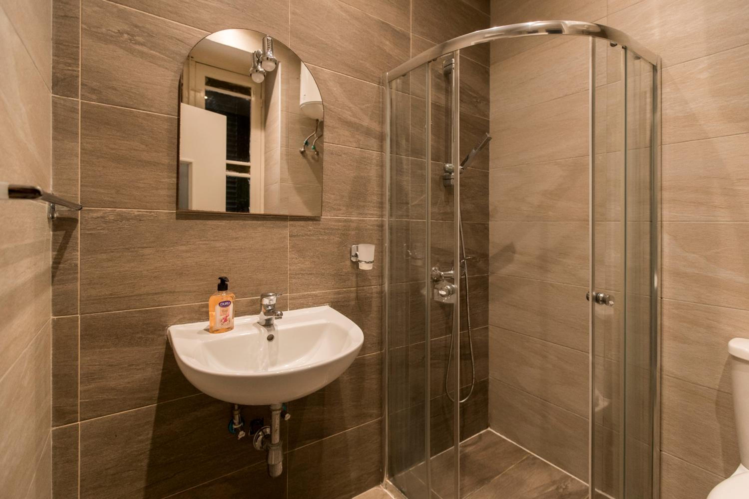 GB Suites - Triplex Apartment view 5