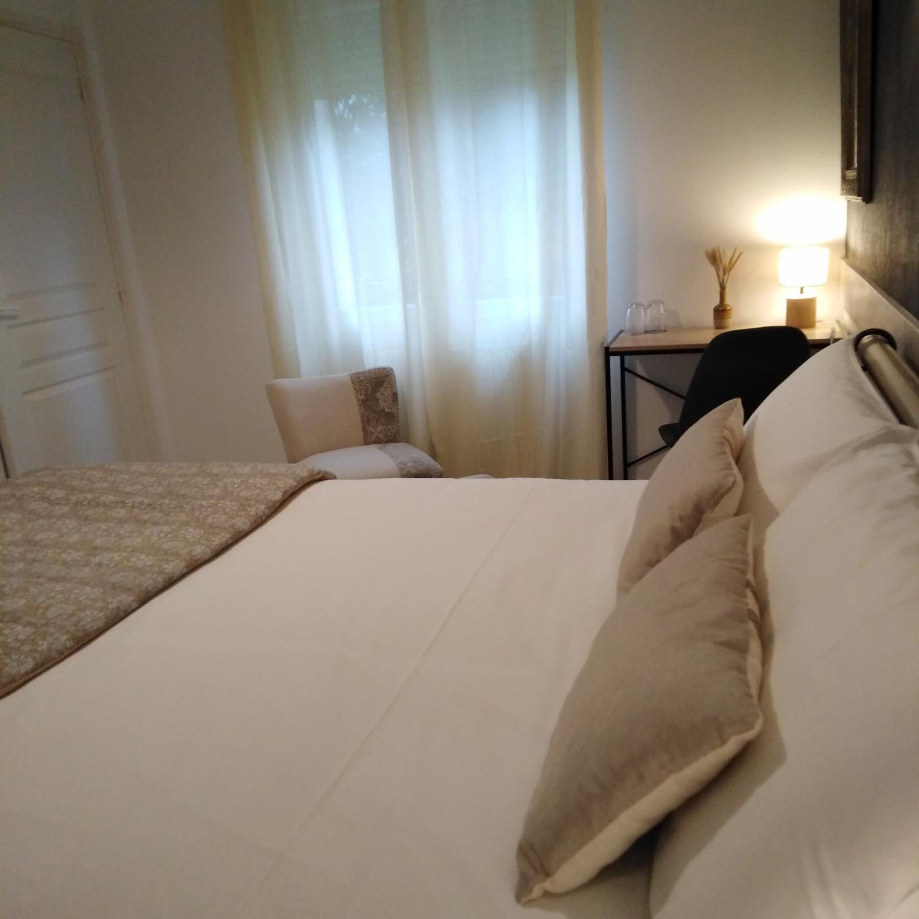 La Girouardière en La Flèche — hotel room