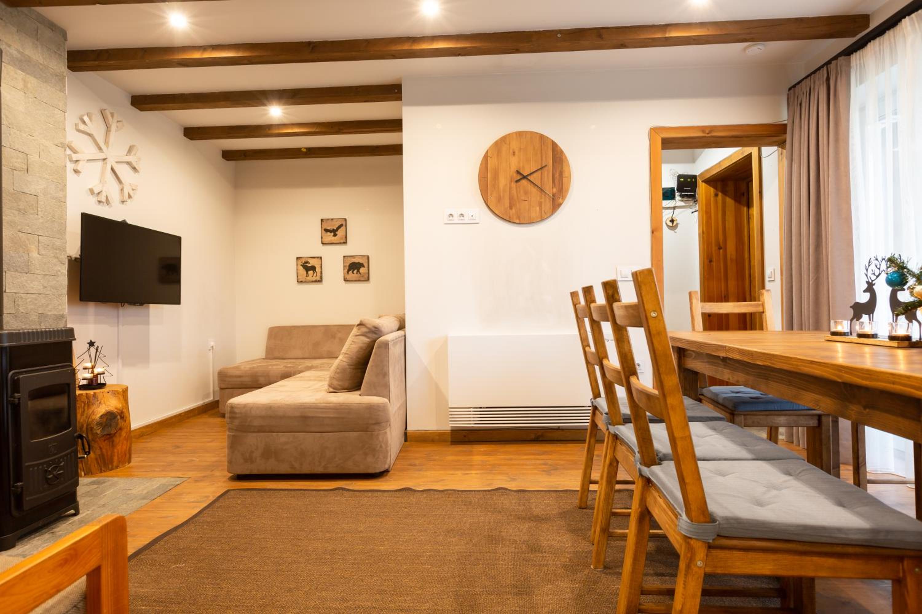 Къщи за гости Сноуфлейк Snowflake Chalet and Snowflake Lodge