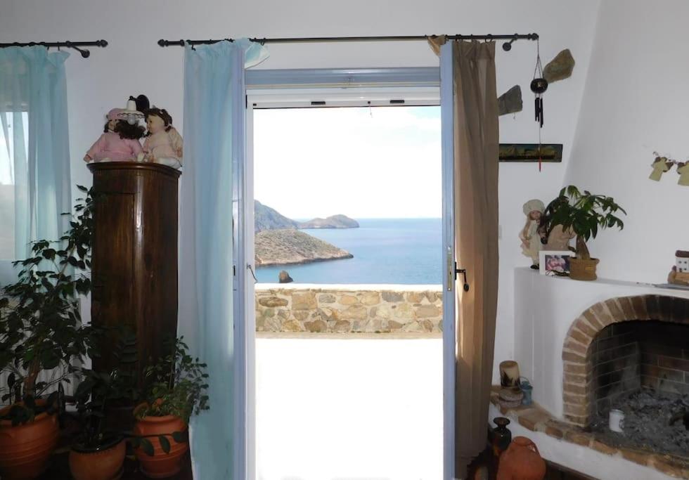 C & C _ Cycladic house with endless sea view photo 4