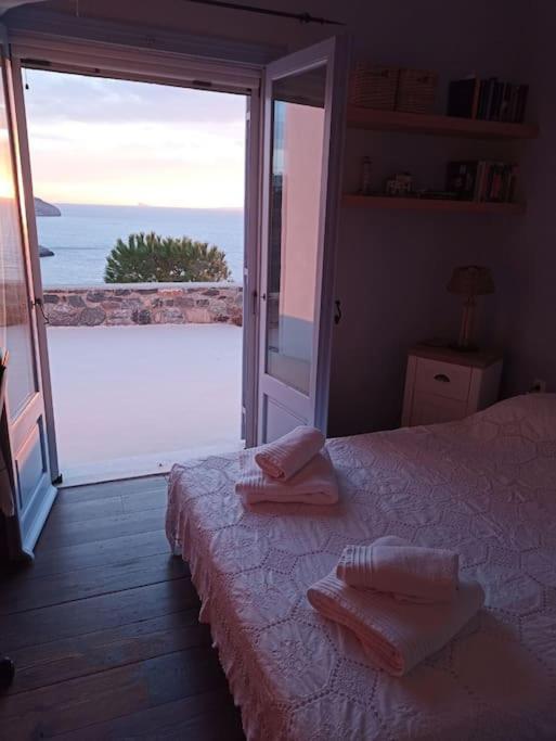 C & C _ Cycladic house with endless sea view photo 3