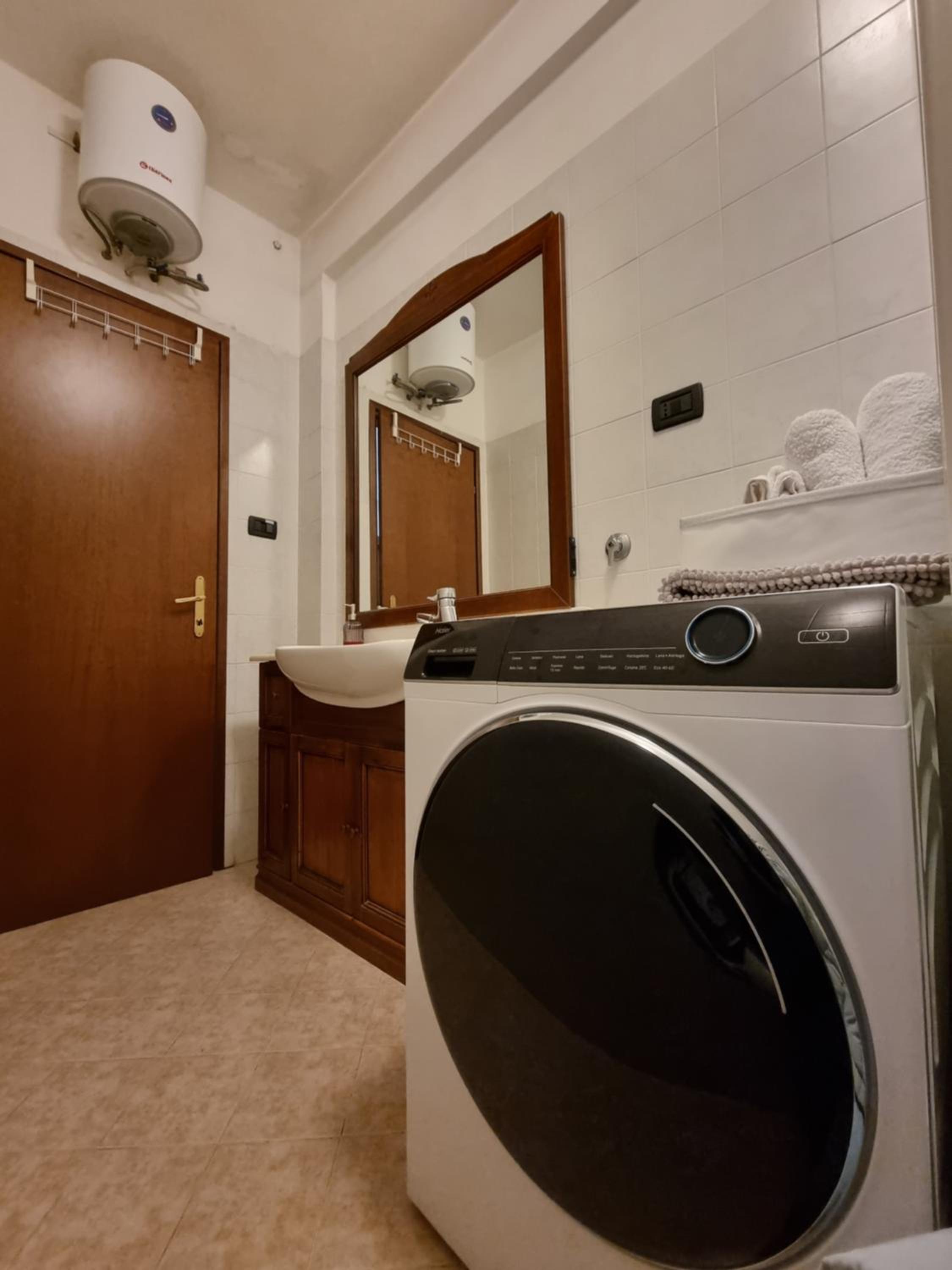 Apt by Trieste University en Trieste — bathroom