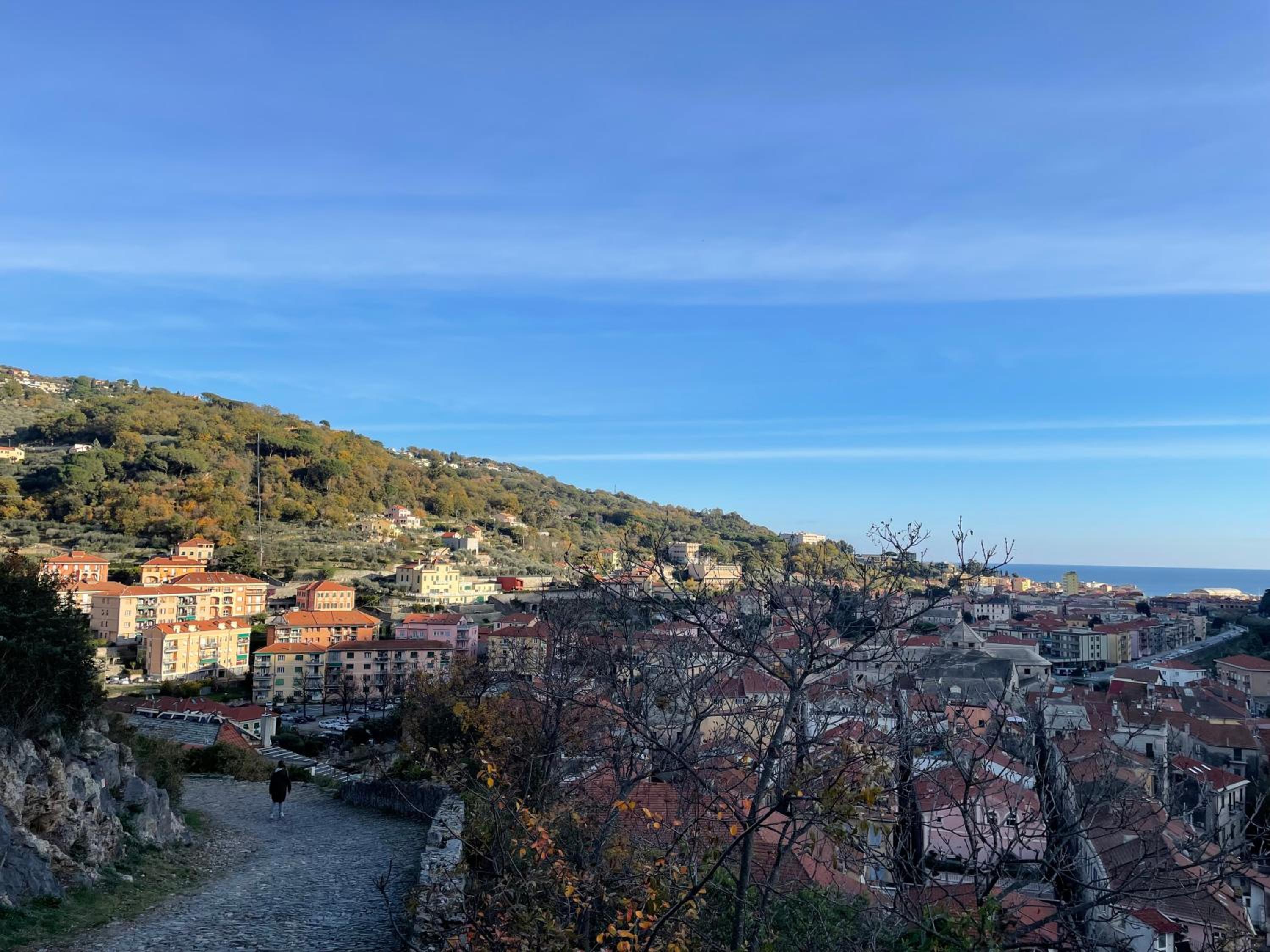 Bike & Sea under castle dreams at Finalborgo view 3