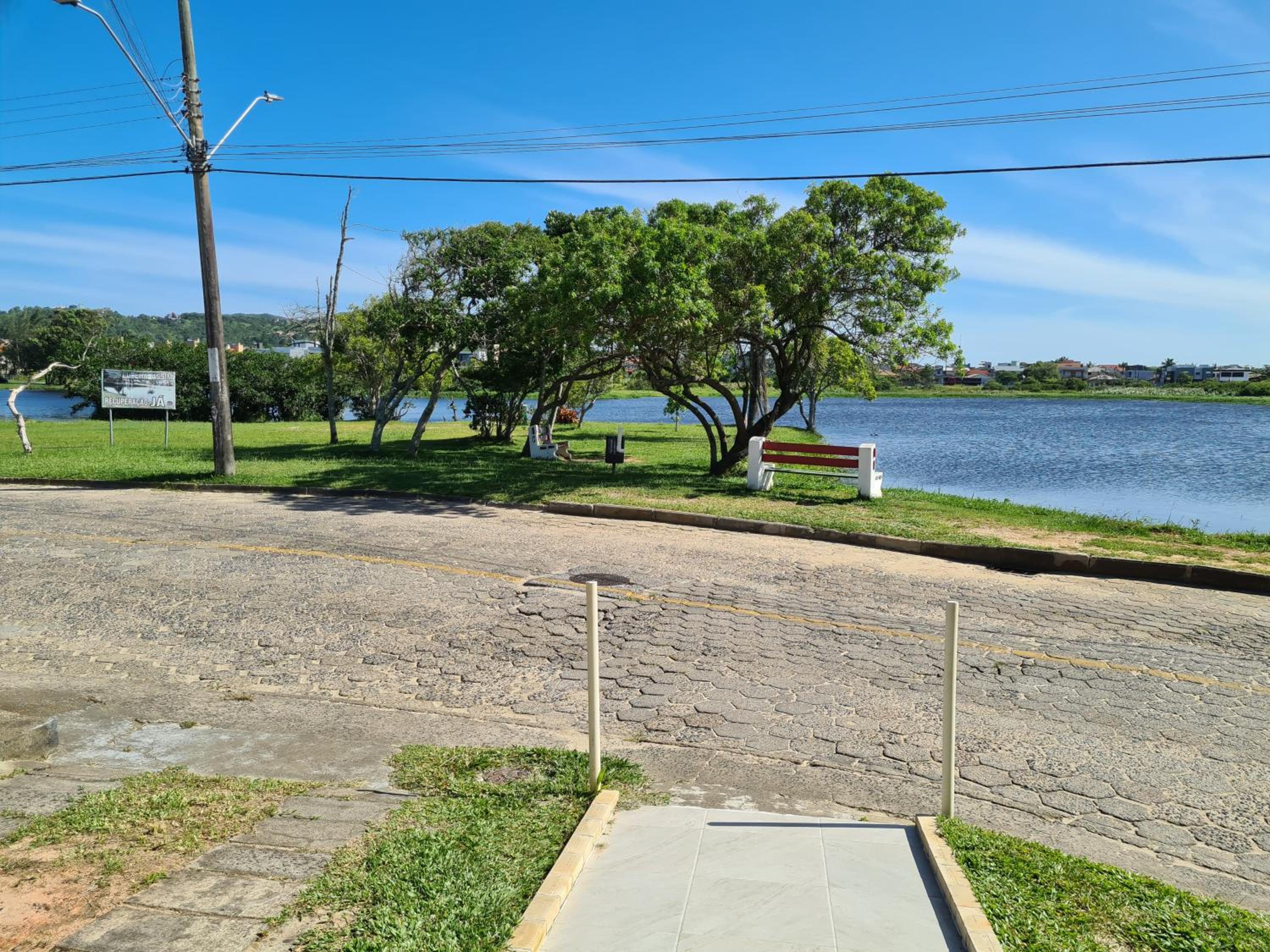 Sobrado perto da Praia de Frente para Lagoa - Garopaba