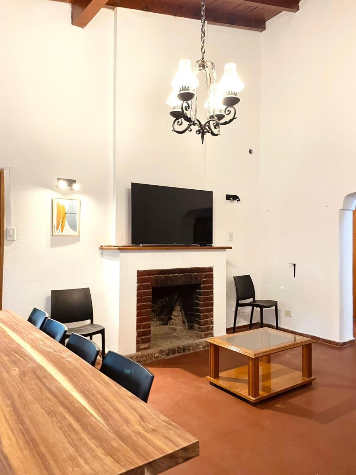 Hermosa y amplia casa en la mejor ubicacion de Chacras, con piscina y jardin