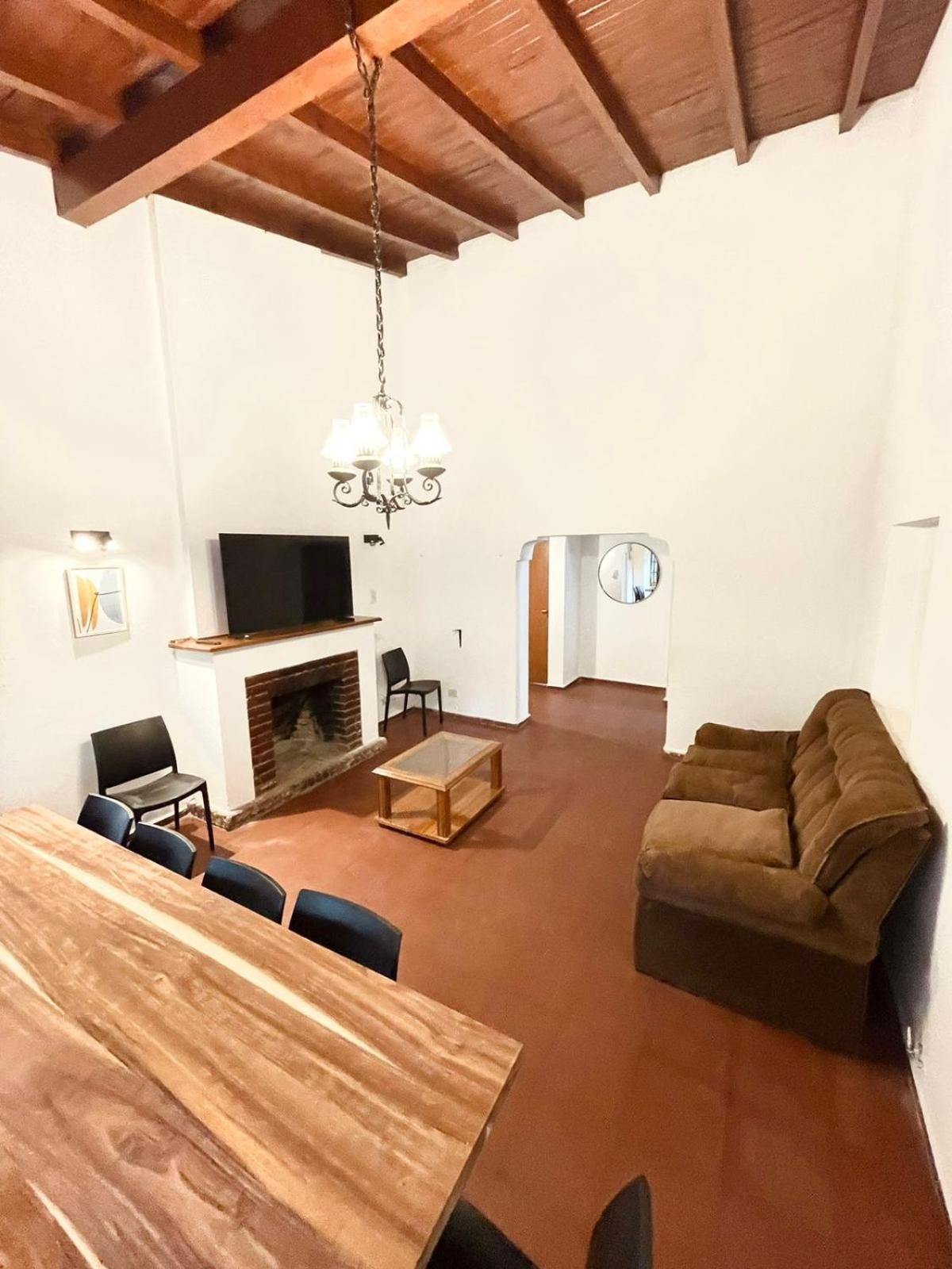 Hermosa y amplia casa en la mejor ubicacion de Chacras, con piscina y jardin