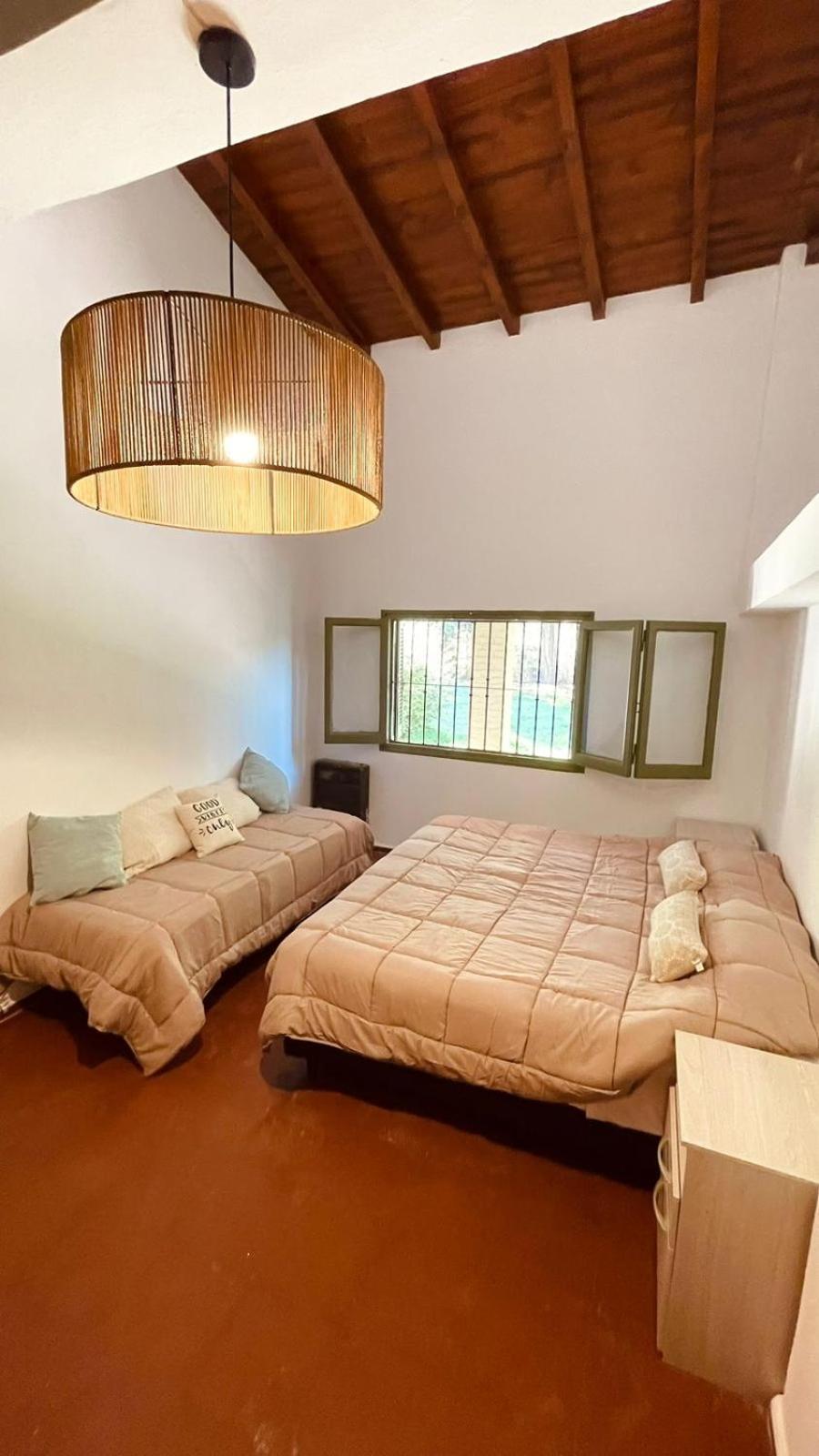 Hermosa y amplia casa en la mejor ubicacion de Chacras, con piscina y jardin