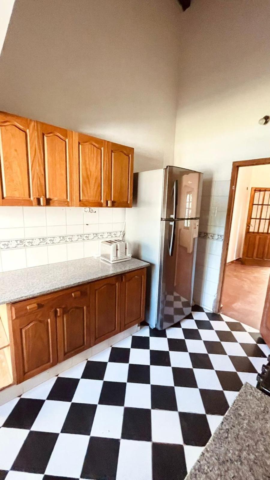 Hermosa y amplia casa en la mejor ubicacion de Chacras, con piscina y jardin
