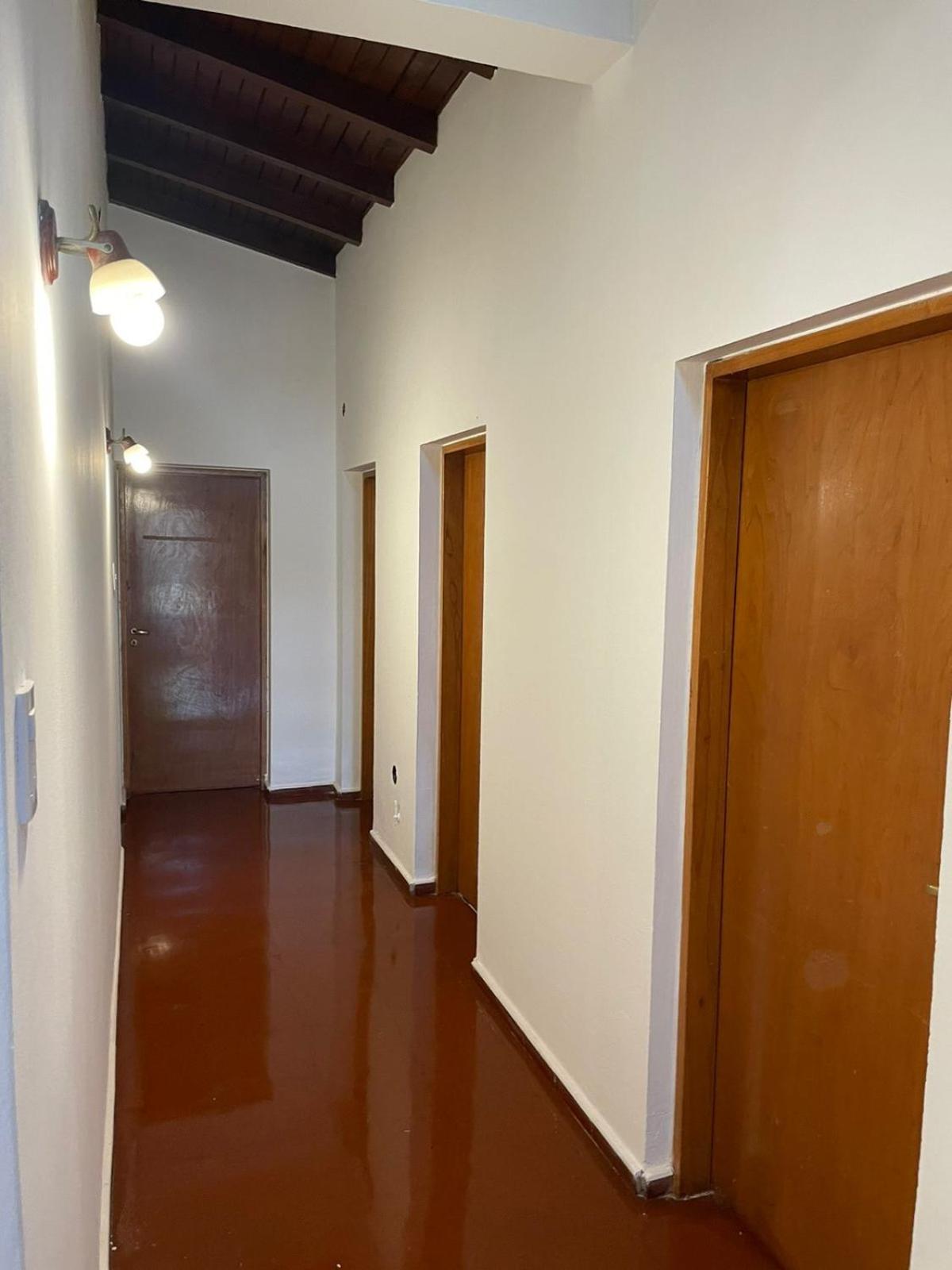 Hermosa y amplia casa en la mejor ubicacion de Chacras, con piscina y jardin