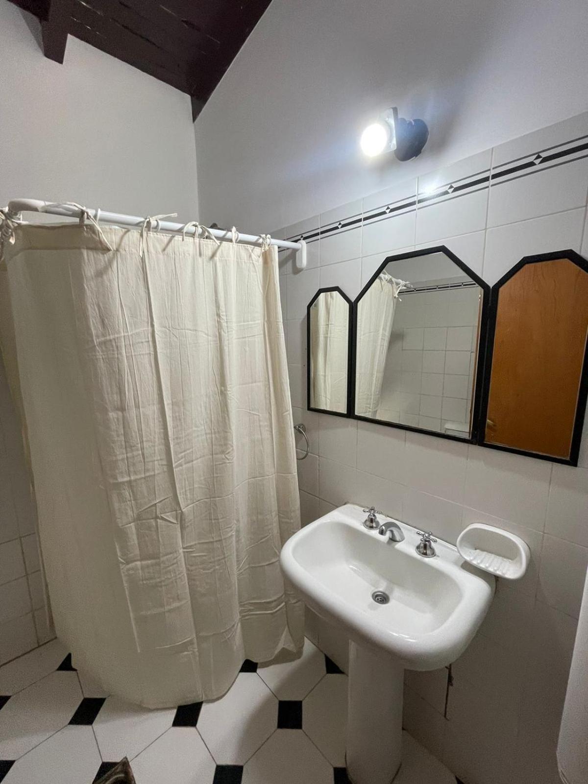 Hermosa y amplia casa en la mejor ubicacion de Chacras, con piscina y jardin