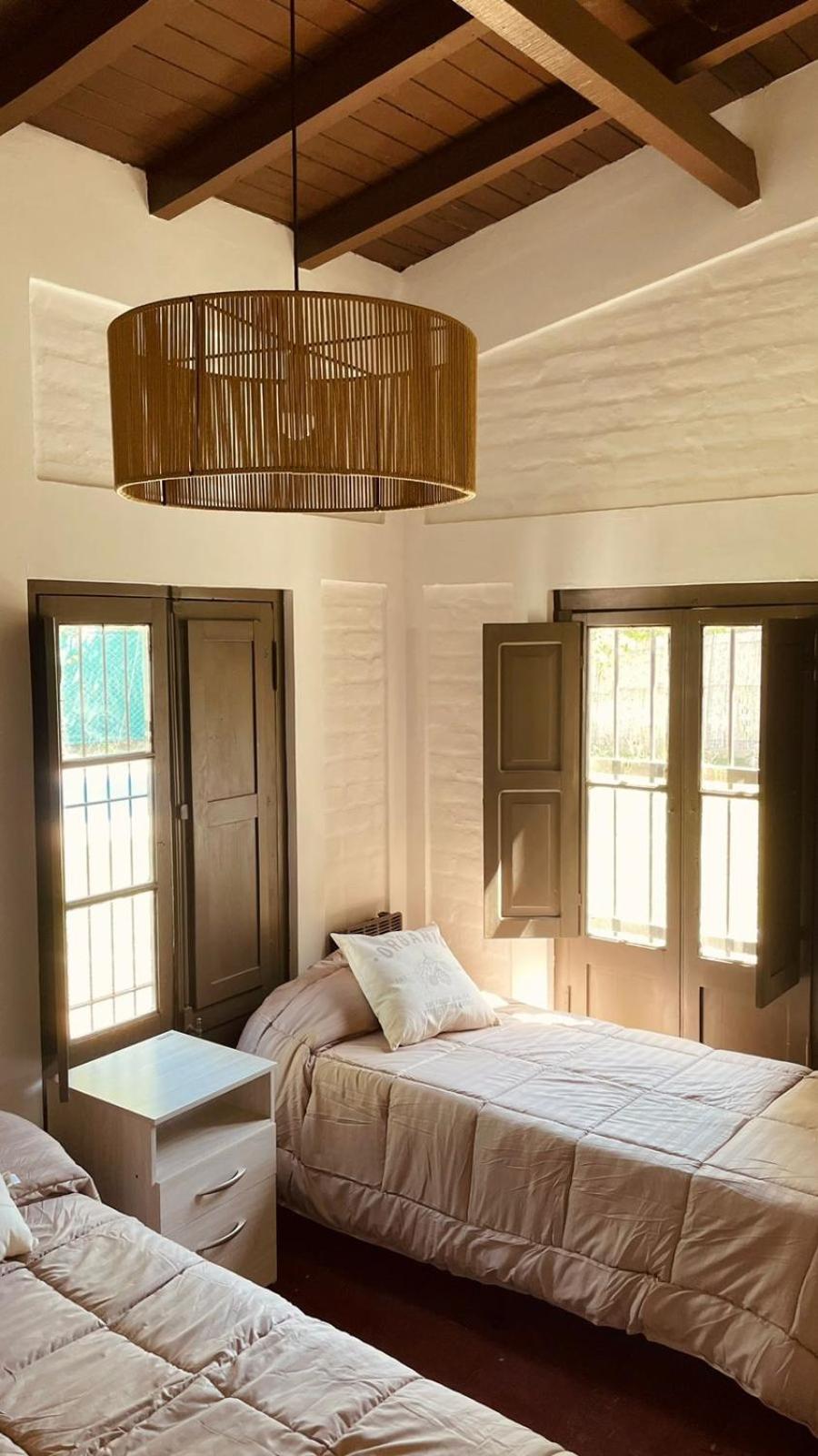 Hermosa y amplia casa en la mejor ubicacion de Chacras, con piscina y jardin