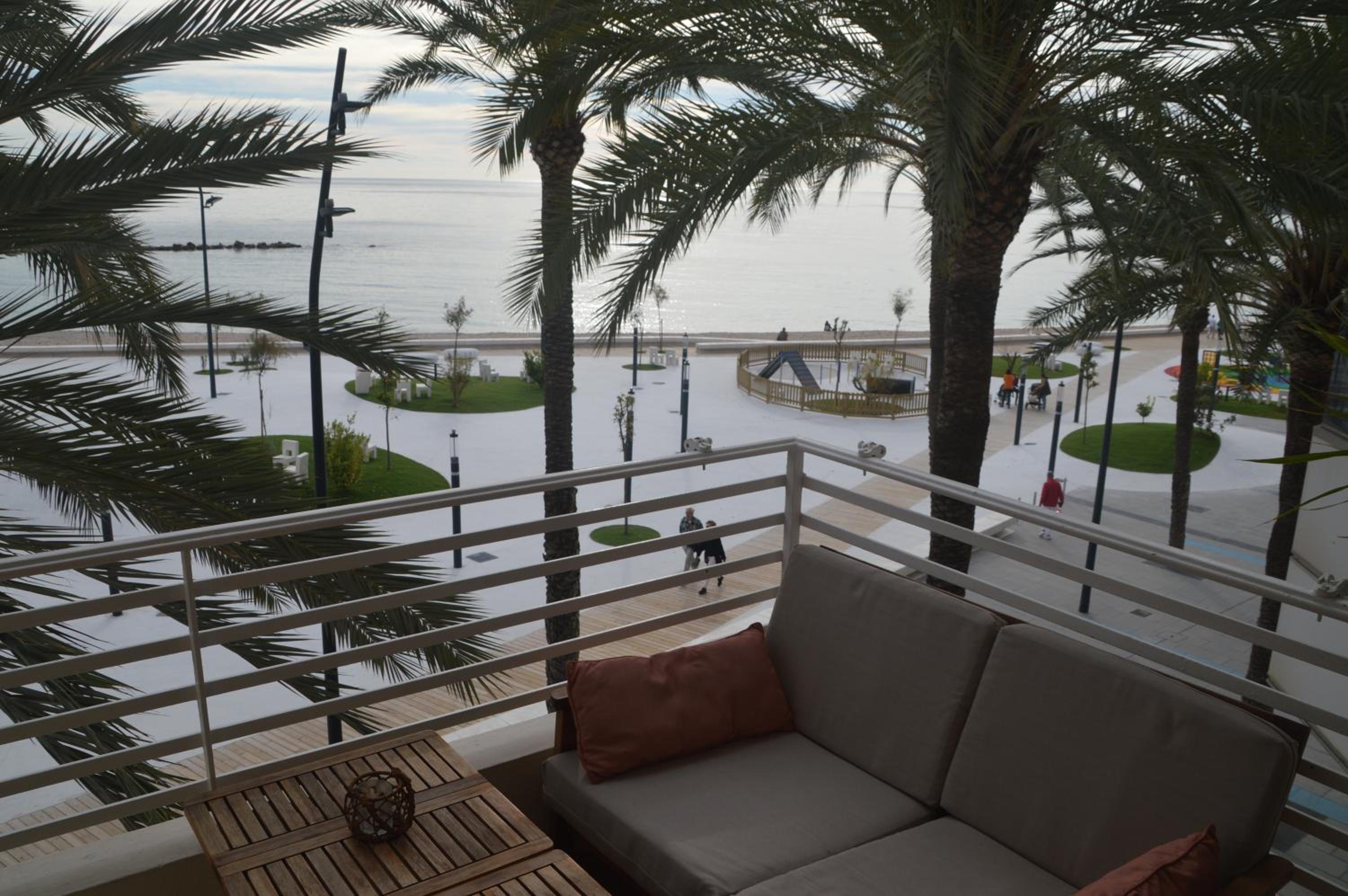 Hotel Apartamento en primera linea de mar - Image 1