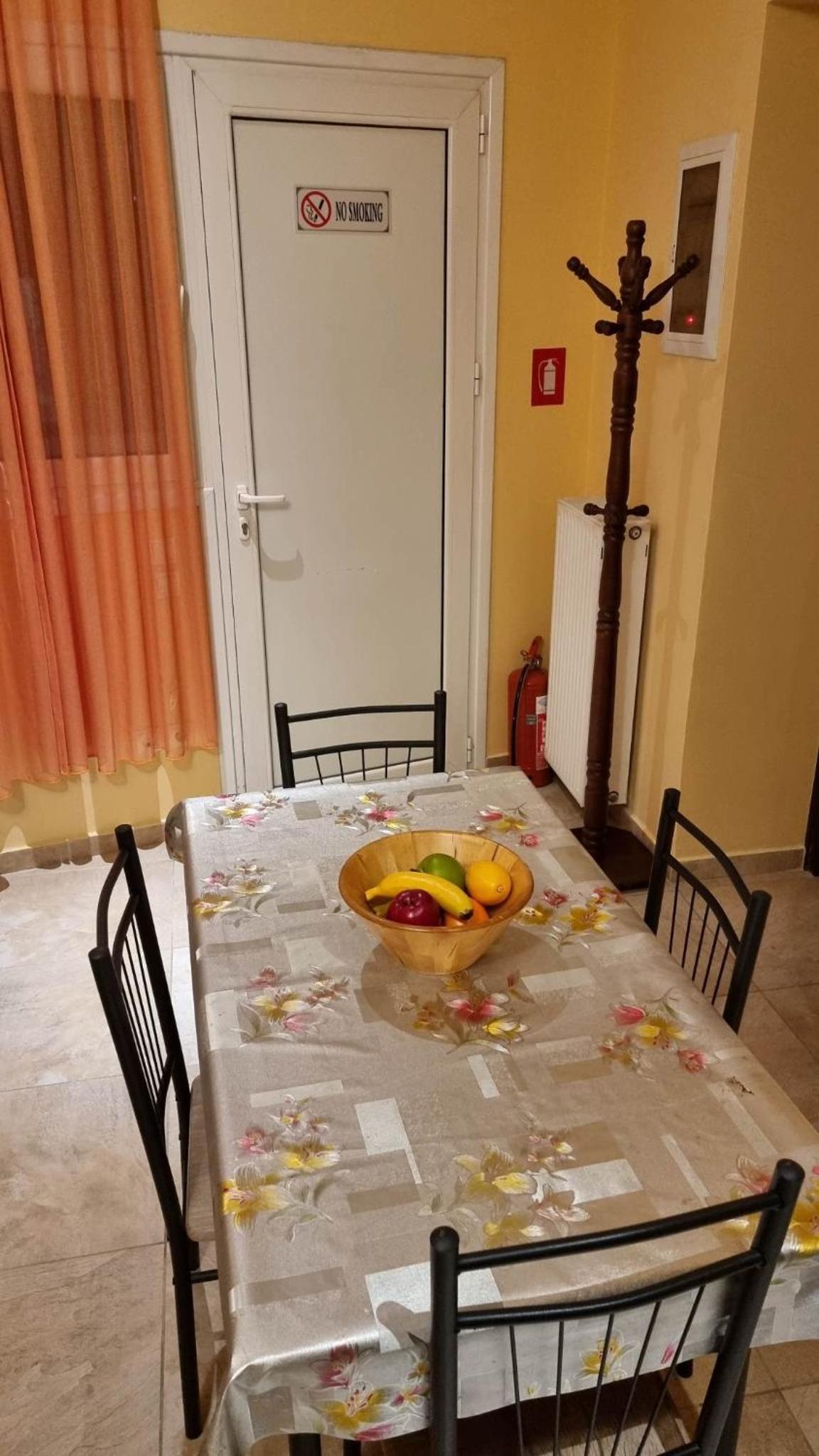 Nice Holiday House casa de huéspedes Piraeus reformada — dining