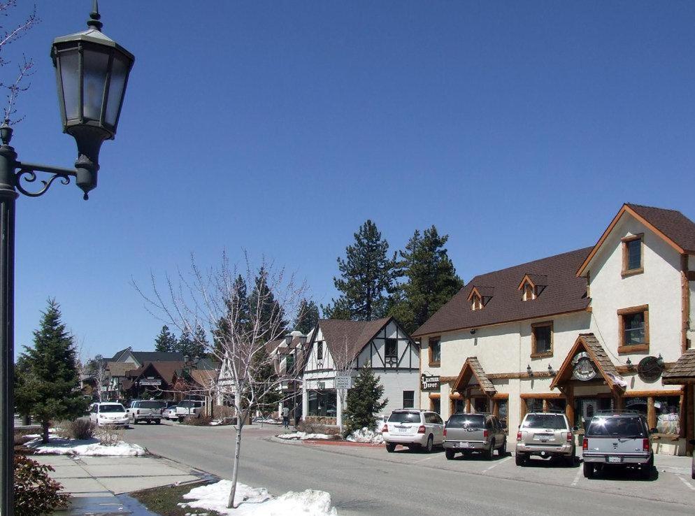Village Hot Spot - Walk to Village & Lake, Close to Slopes view 4