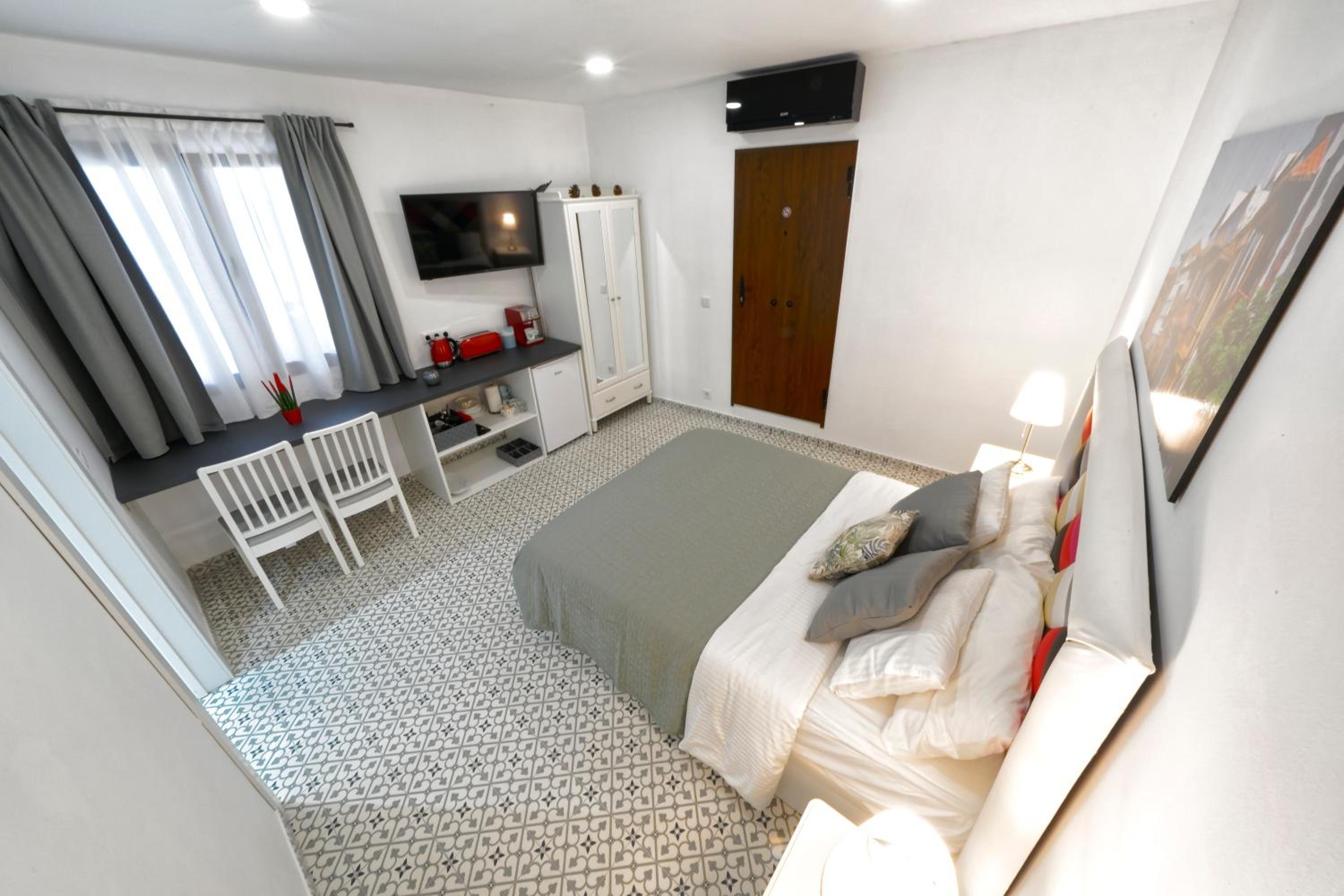 CASA VERDE Comfortable Air-Conditioned Modern Apartments