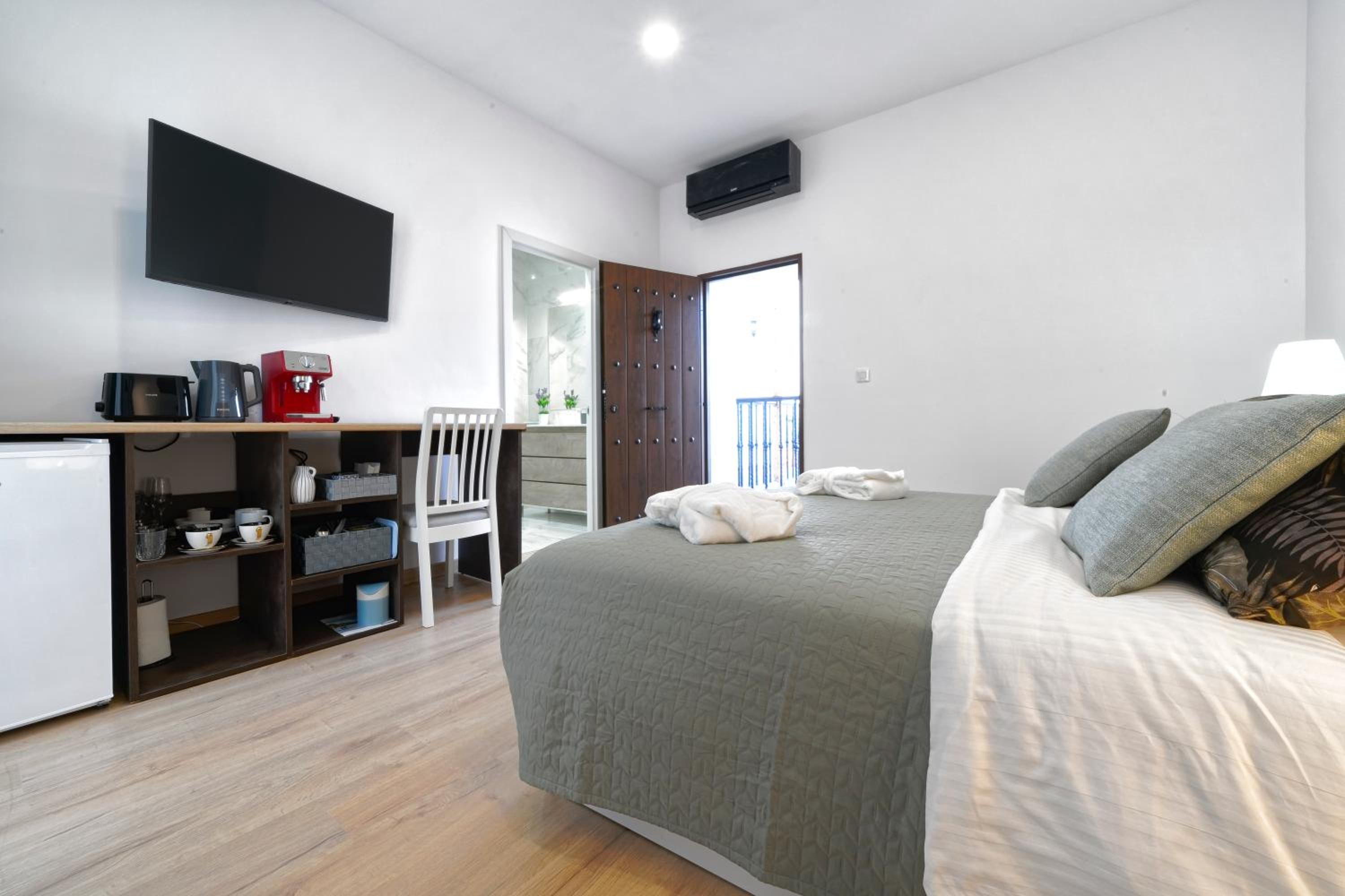 CASA VERDE Comfortable Air-Conditioned Modern Apartments