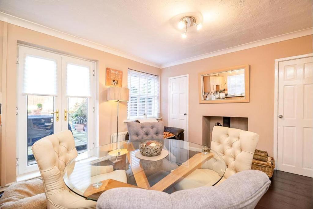 Modern three Bedroom House in great Durham City view 5