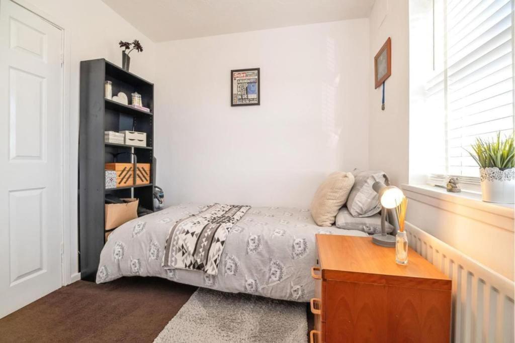 Modern three Bedroom House in great Durham City view 3