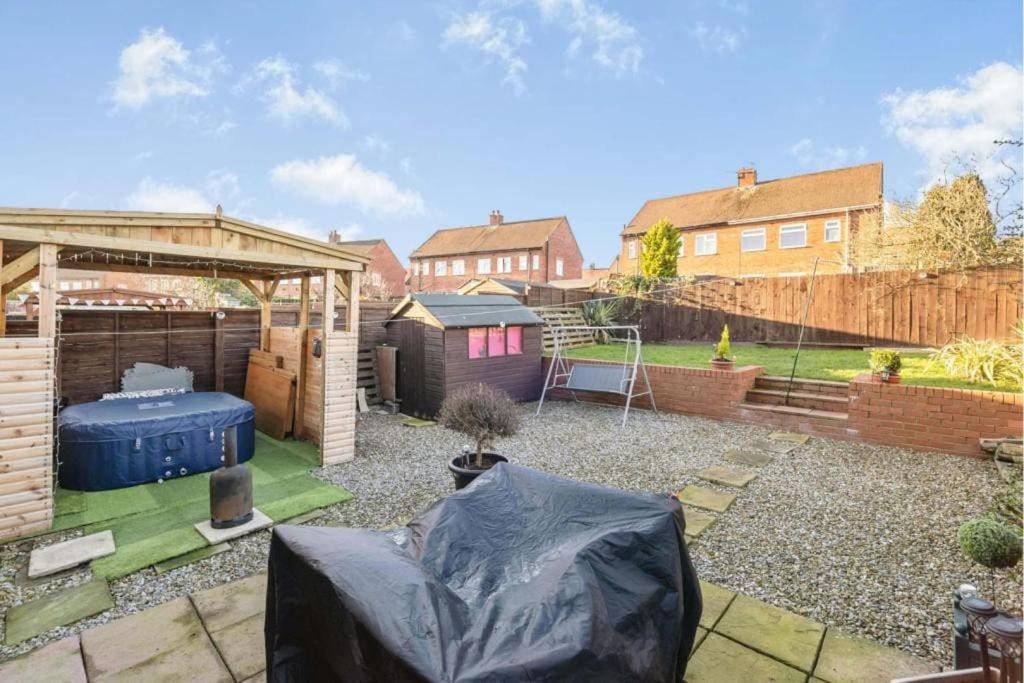 Modern three Bedroom House in great Durham City view 4