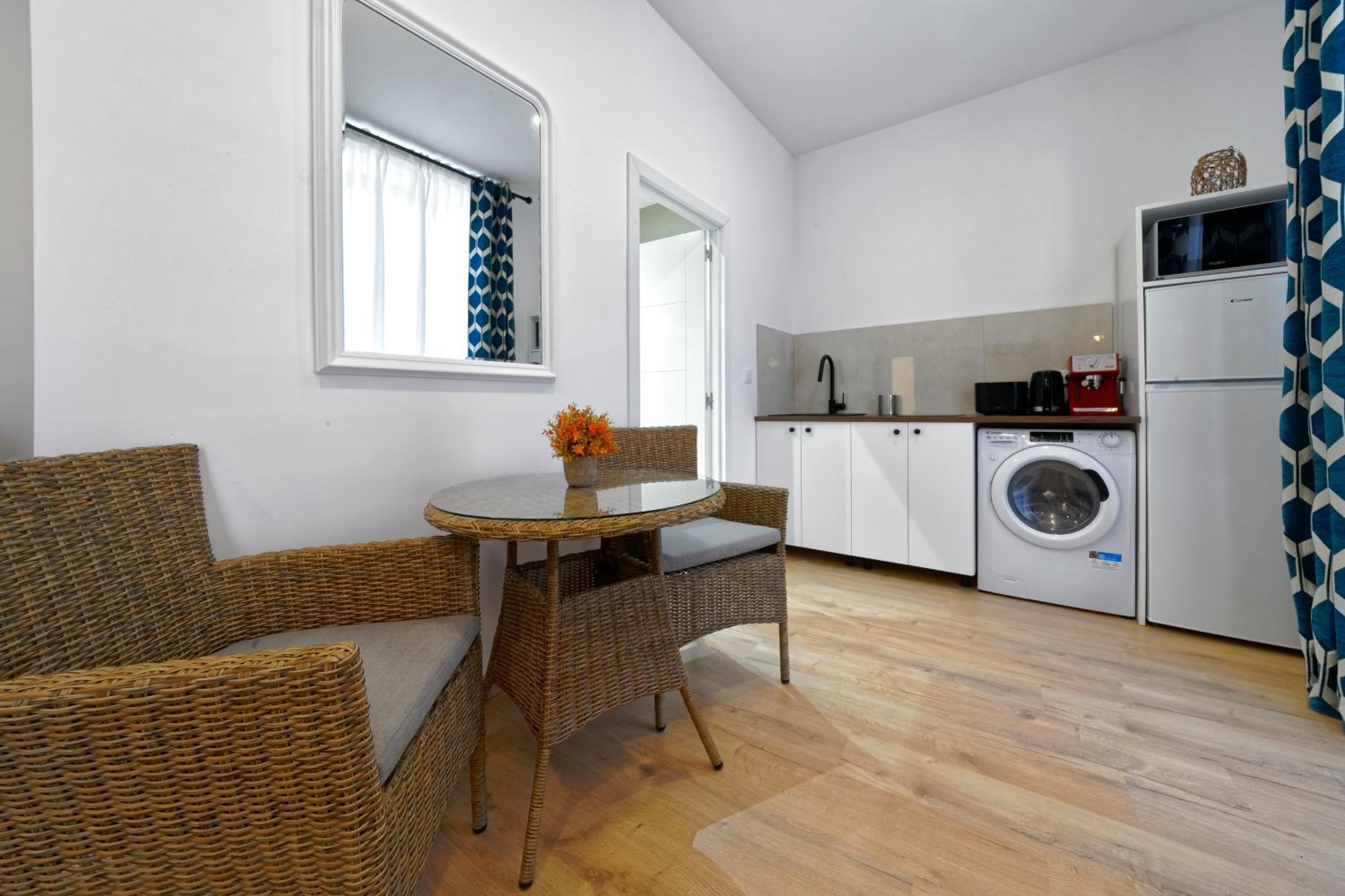 CASA VERDE Comfortable Air-Conditioned Modern Apartments