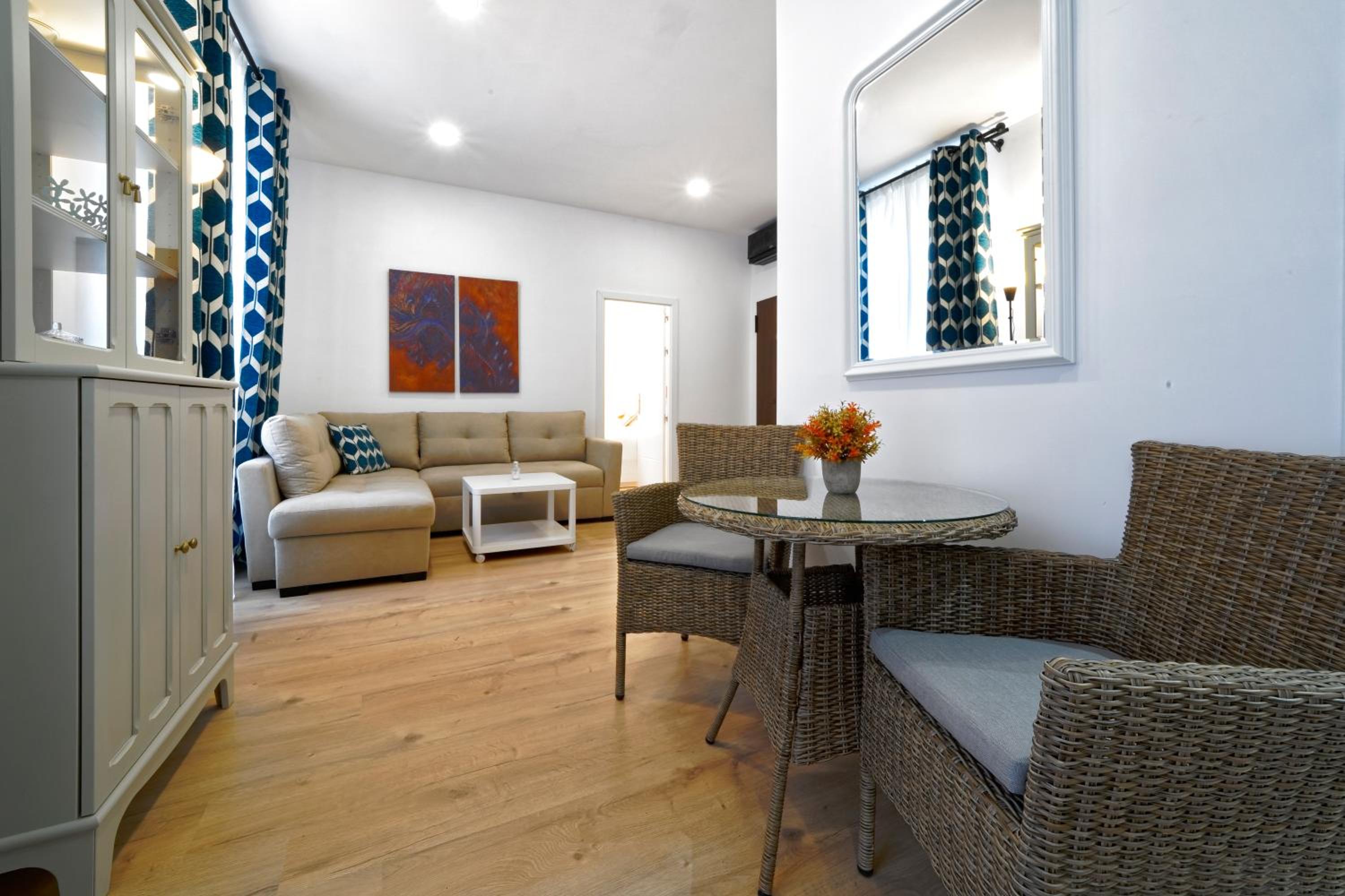 CASA VERDE Comfortable Air-Conditioned Modern Apartments